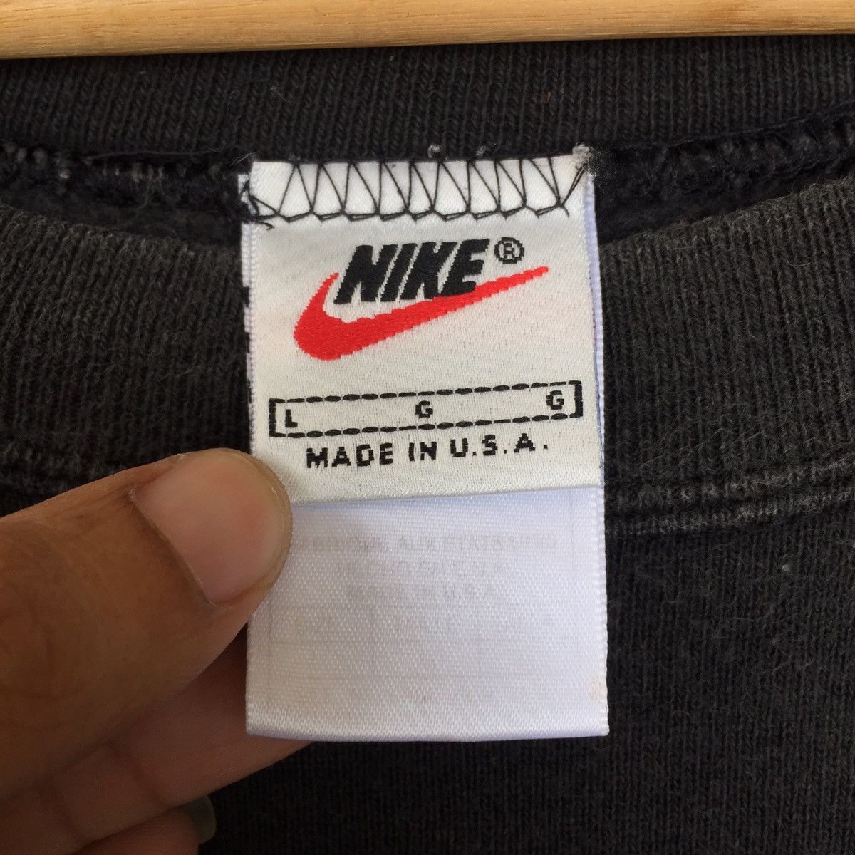 Nike × Vintage Vintage Nike Big Logo Sweatshirt Size US L / EU 52-54 / 3 - 3 Thumbnail