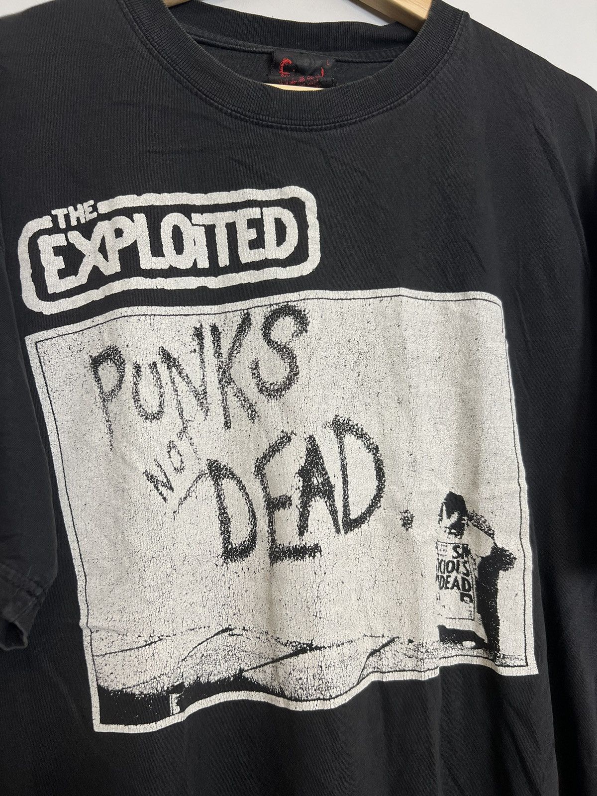Band Tees Rare Vintage 90s The Exploited Punks Not Dead Punk Band Tee Size US L / EU 52-54 / 3 - 3 Thumbnail