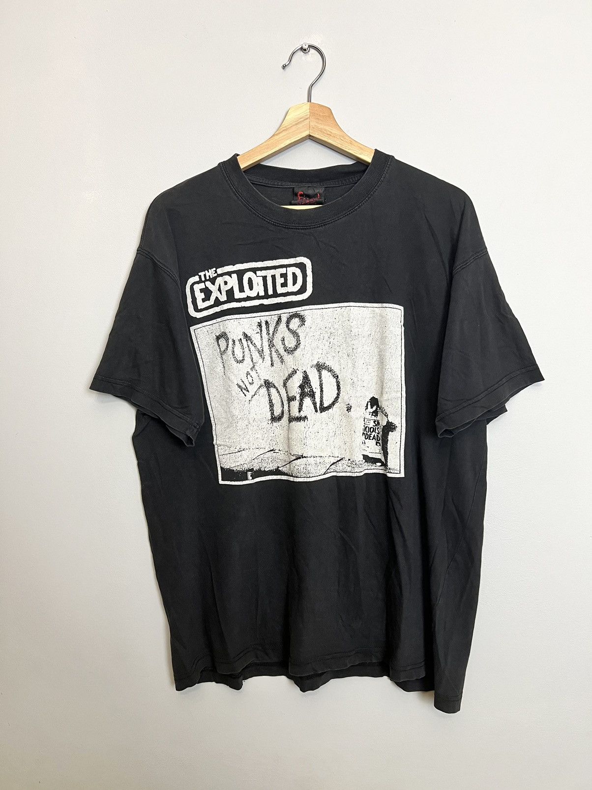 Band Tees Rare Vintage 90s The Exploited Punks Not Dead Punk Band Tee Size US L / EU 52-54 / 3 - 1 Thumbnail