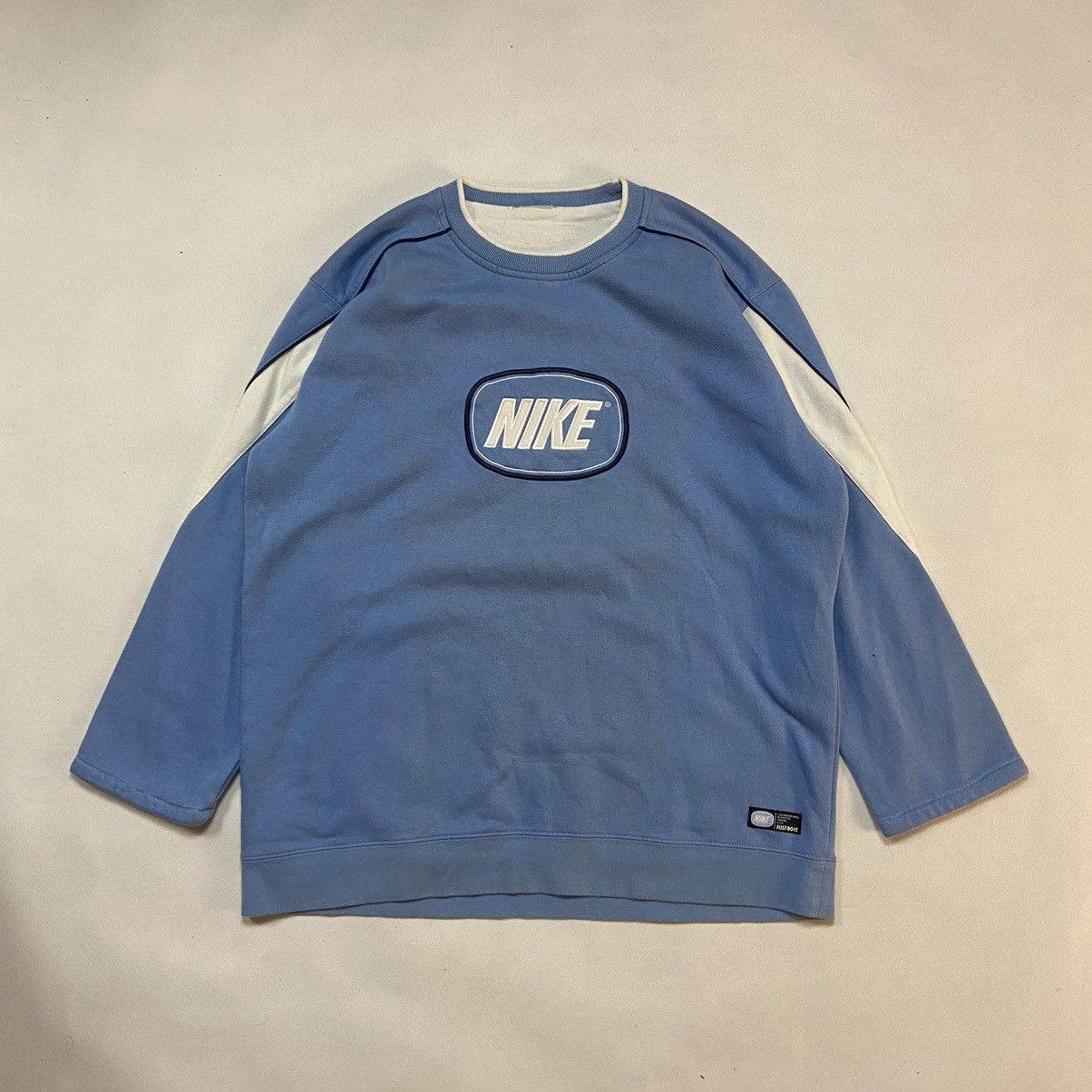Nike Vintage Y2K Nike Center Swoosh Logo Sweatshirt Size L Size US L / EU 52-54 / 3 - 1 Thumbnail