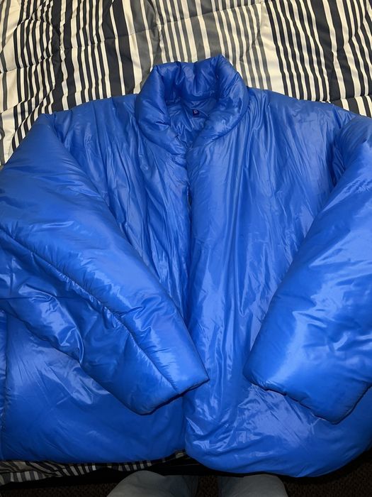 yzy gap red puffer