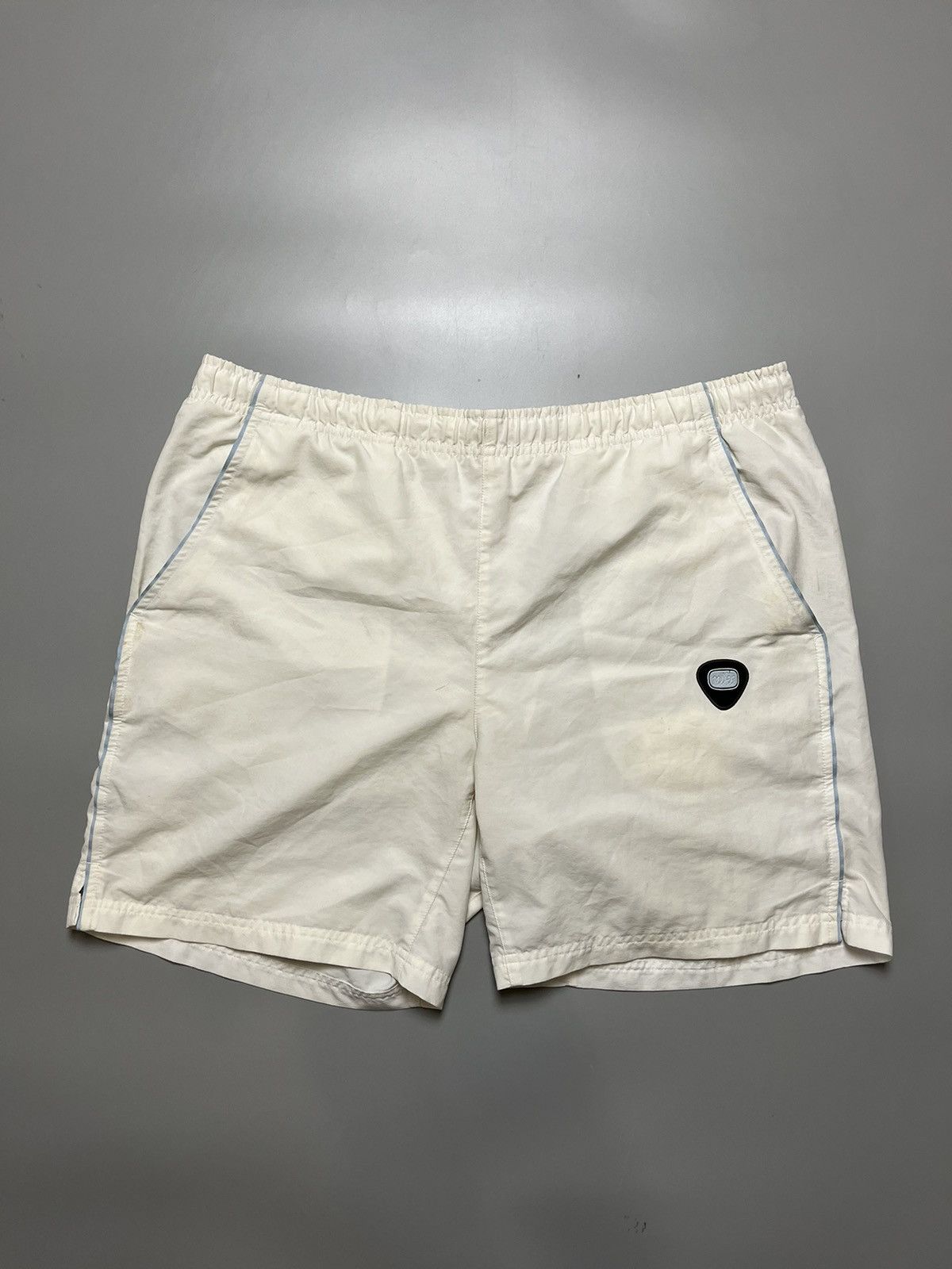 Nike Vintage Nike shorts Streetwear swoosh casual y2k size L Size US 34 / EU 50 - 1 Thumbnail