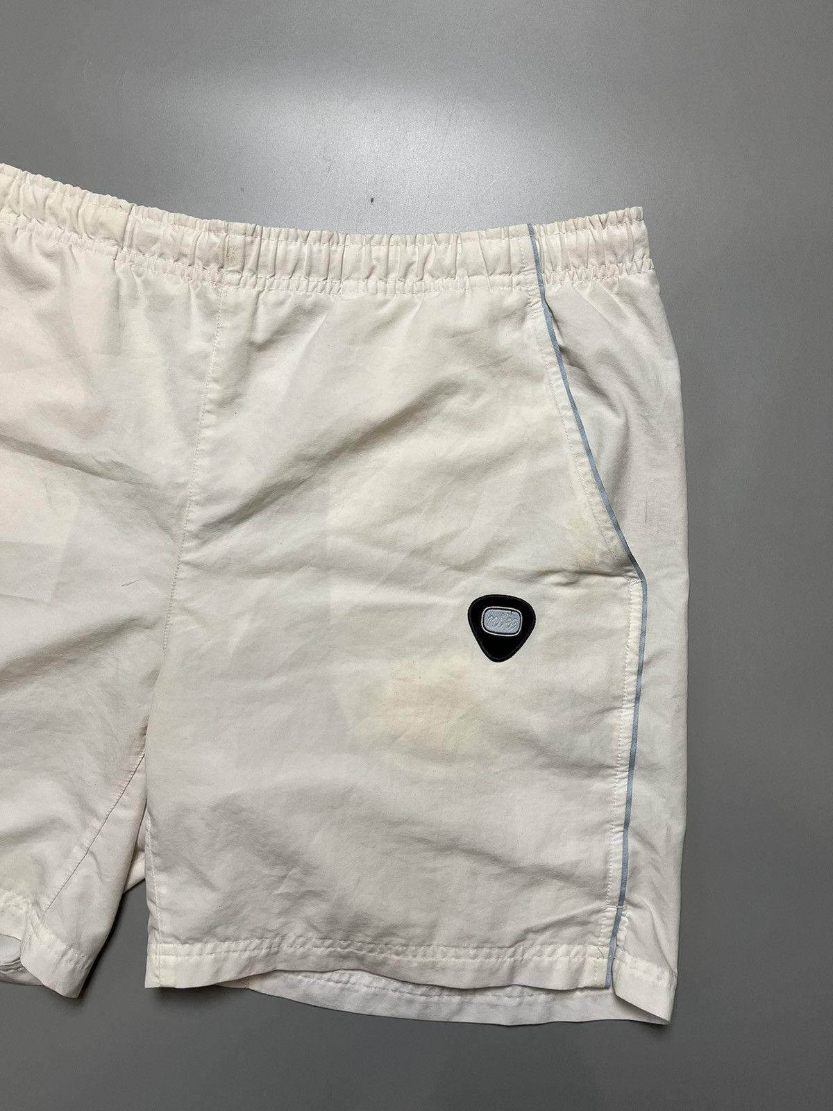 Nike Vintage Nike shorts Streetwear swoosh casual y2k size L Size US 34 / EU 50 - 2 Thumbnail