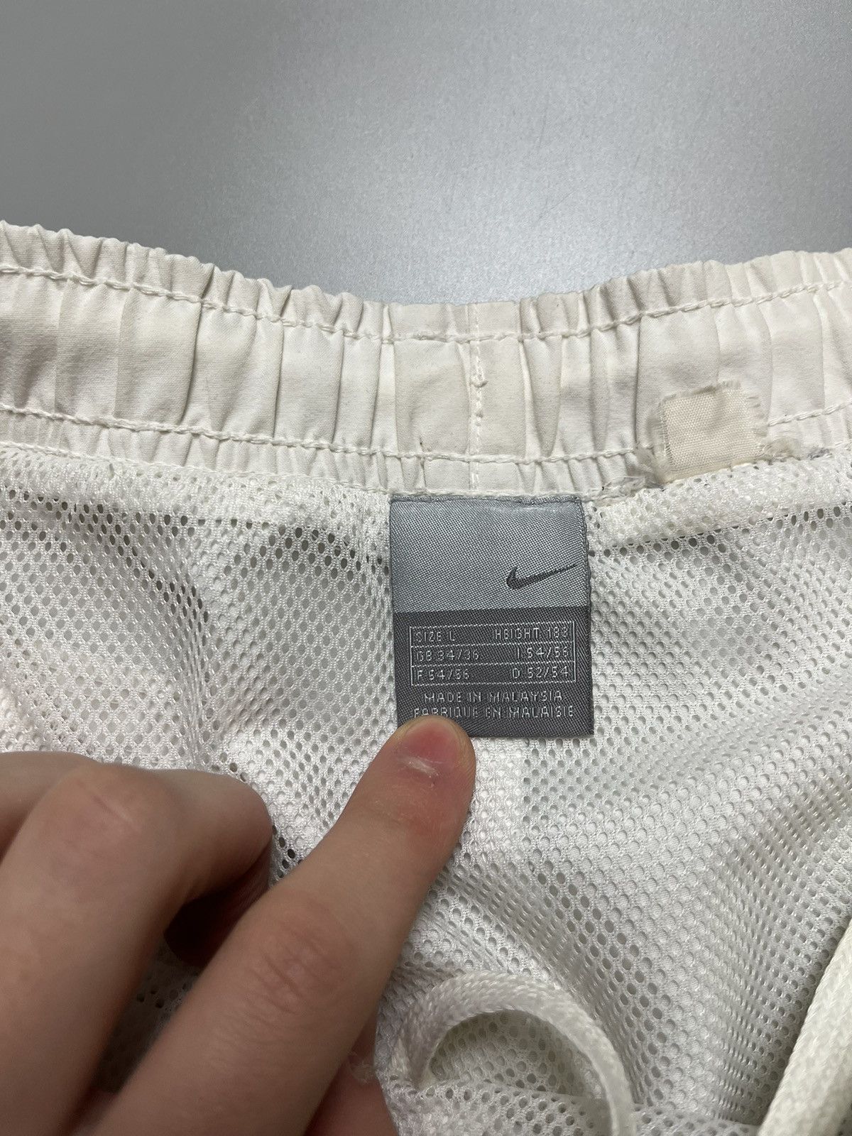Nike Vintage Nike shorts Streetwear swoosh casual y2k size L Size US 34 / EU 50 - 6 Thumbnail