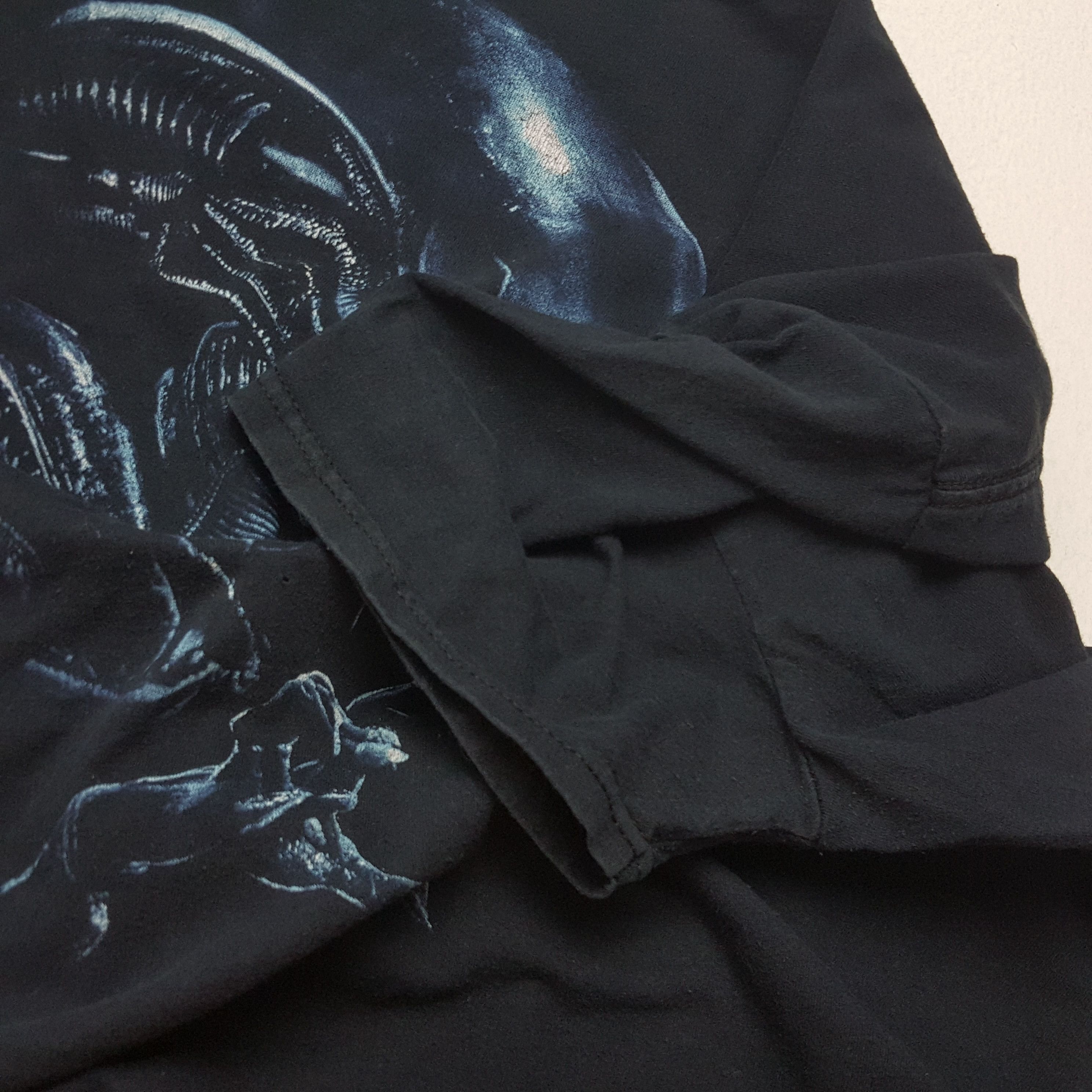 ALIEN Action Movie X Gadget Phone Tshirt
