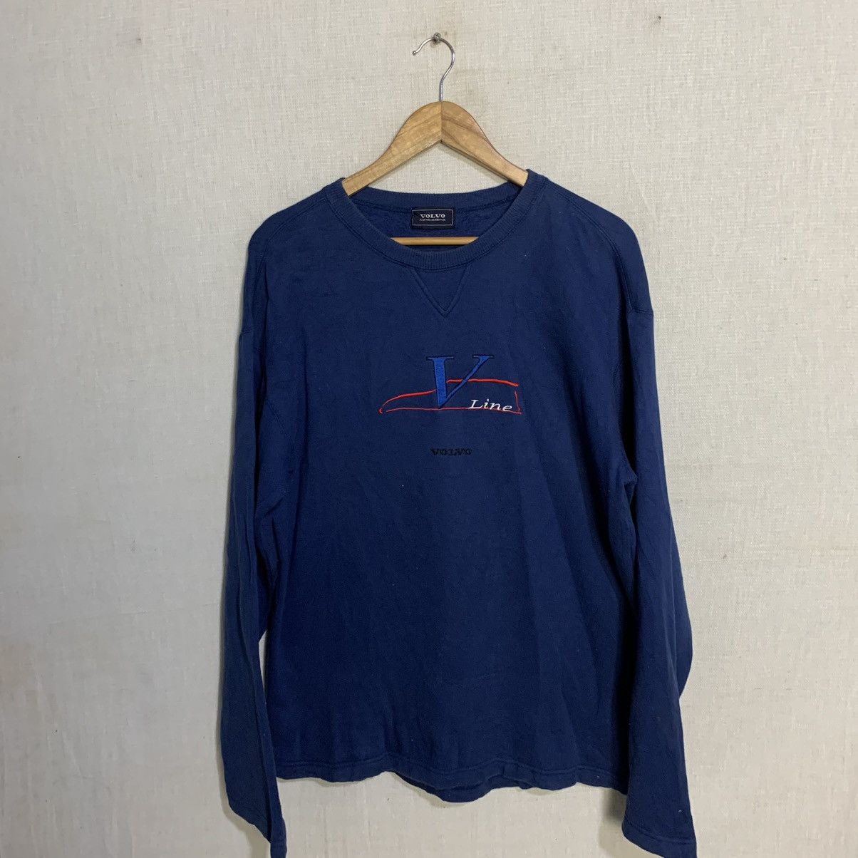 Other V line volvo sweatshirt spell out embroidered blue color Size US L / EU 52-54 / 3 - 1 Thumbnail