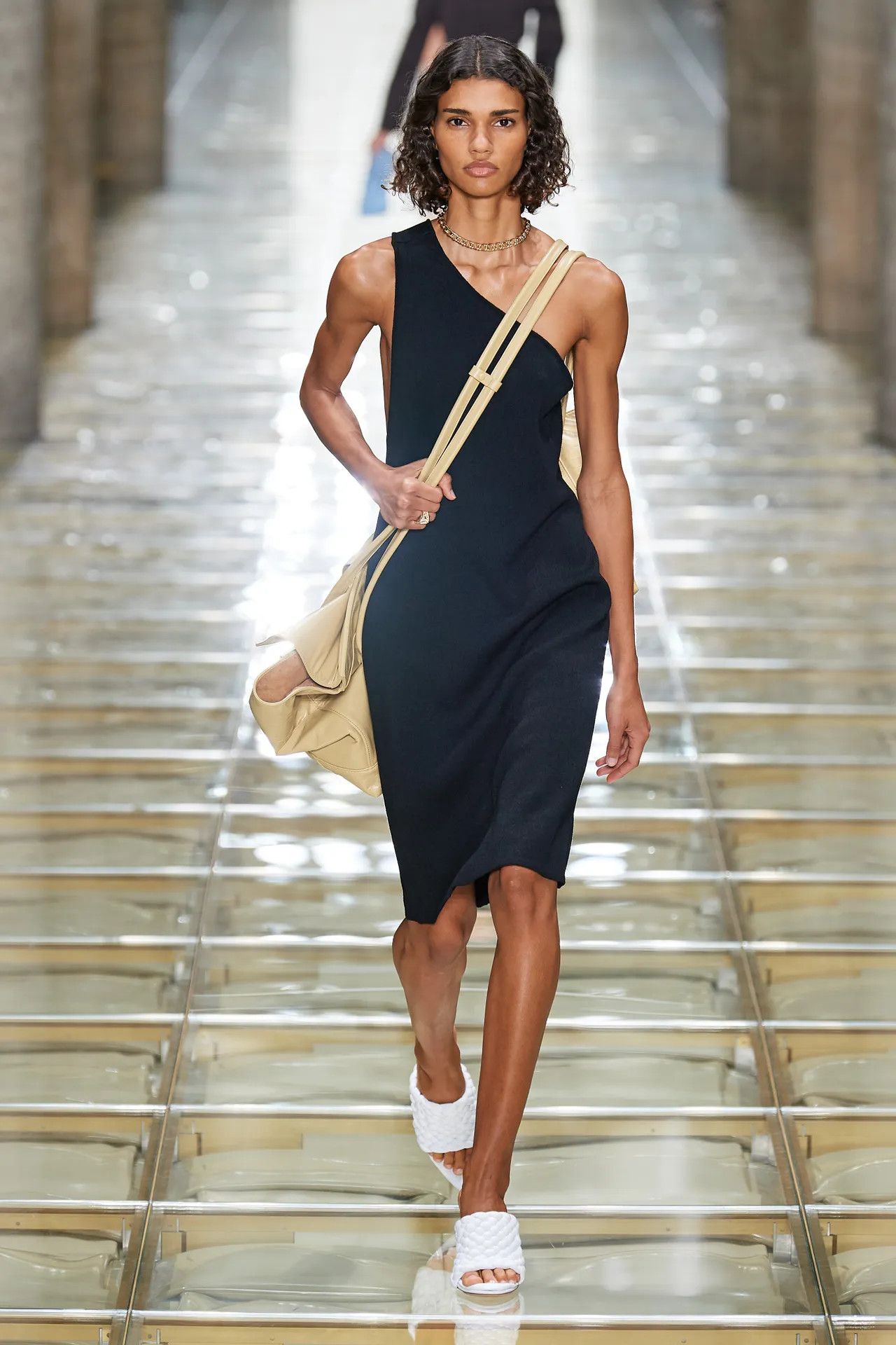 Bottega Veneta Black Runway One-Shoulder Viscose Midi Dress Size M / US 6-8 / IT 42-44 - 1 Thumbnail