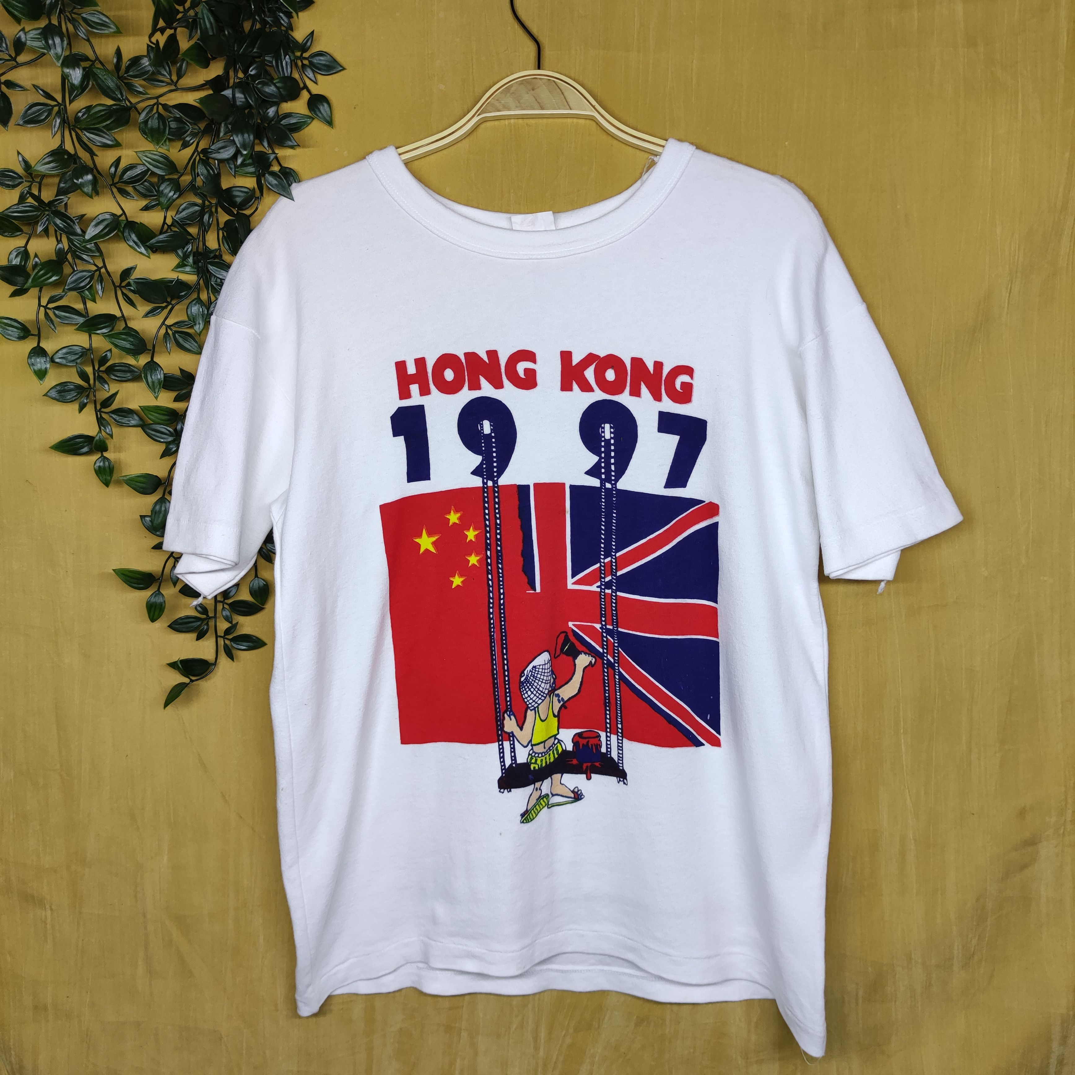 Vintage 1997 HongKong Painting change flag Tee