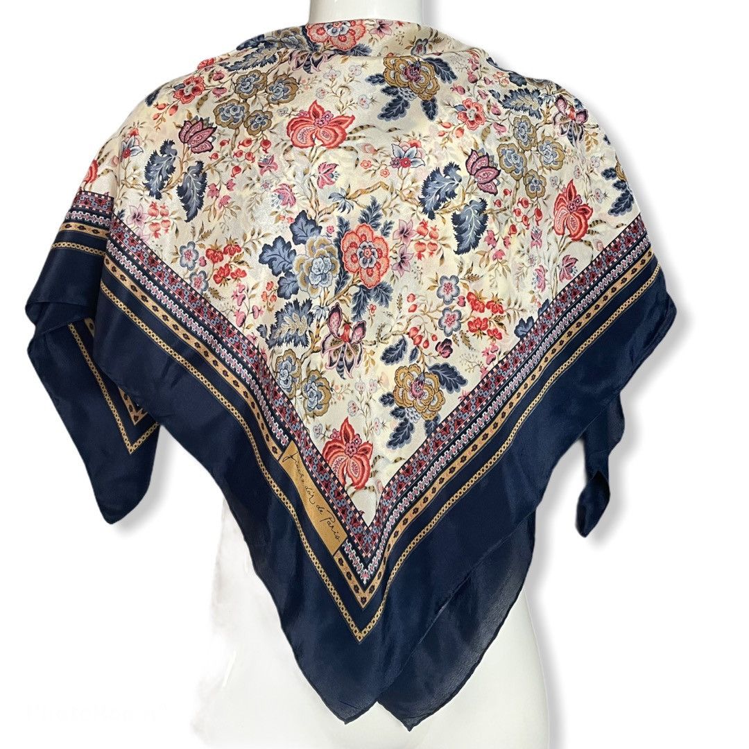 Fiacse don de Paris silk scarf
