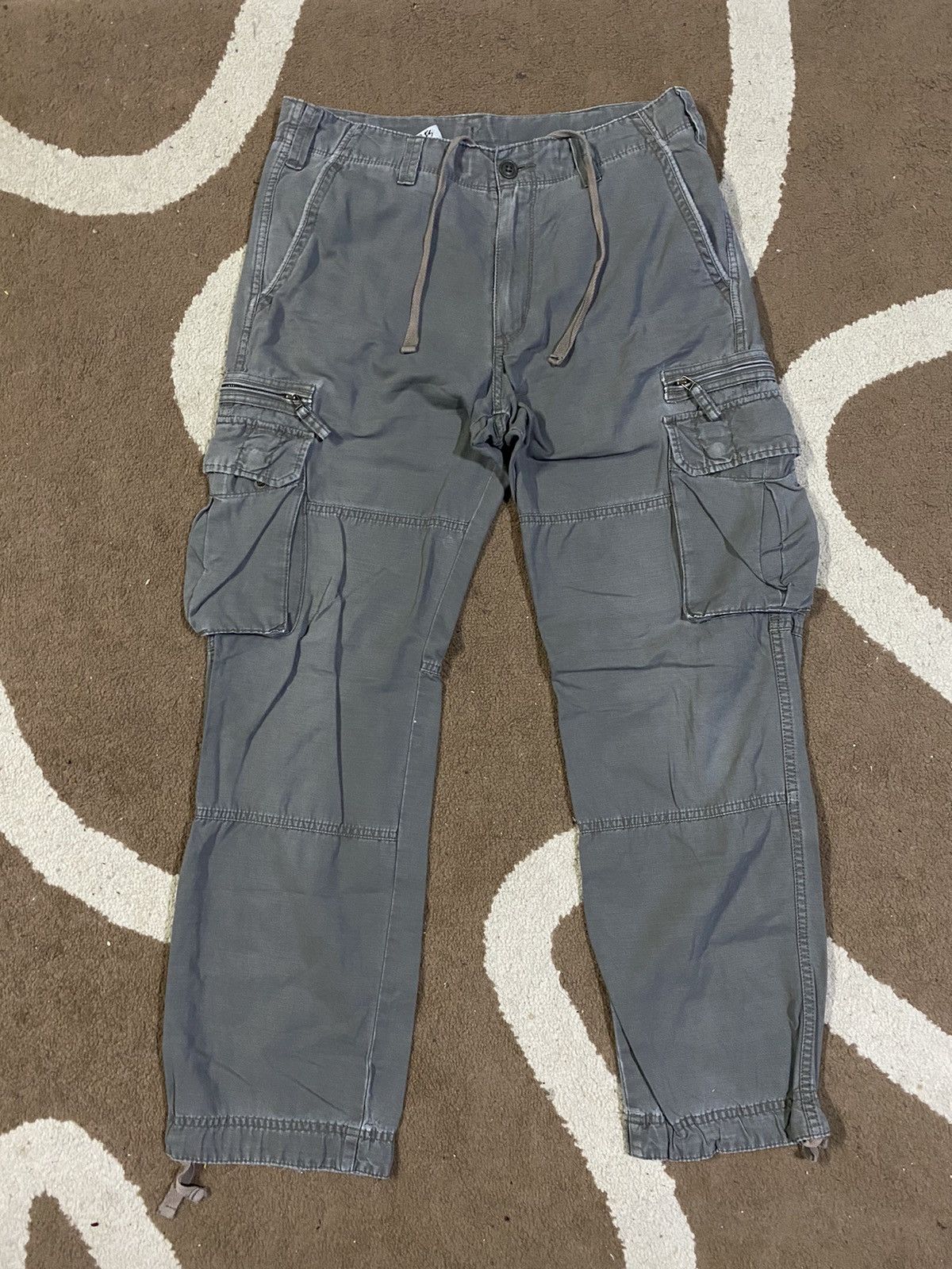 Image of Uniqlo Multipocket Cargo Pants in Grey, Men's (Size 33)