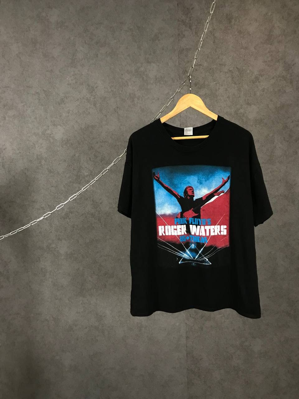 Band Tees Roger Waters Pink Floyd rock band tour tee Size US XL / EU 56 / 4 - 1 Thumbnail