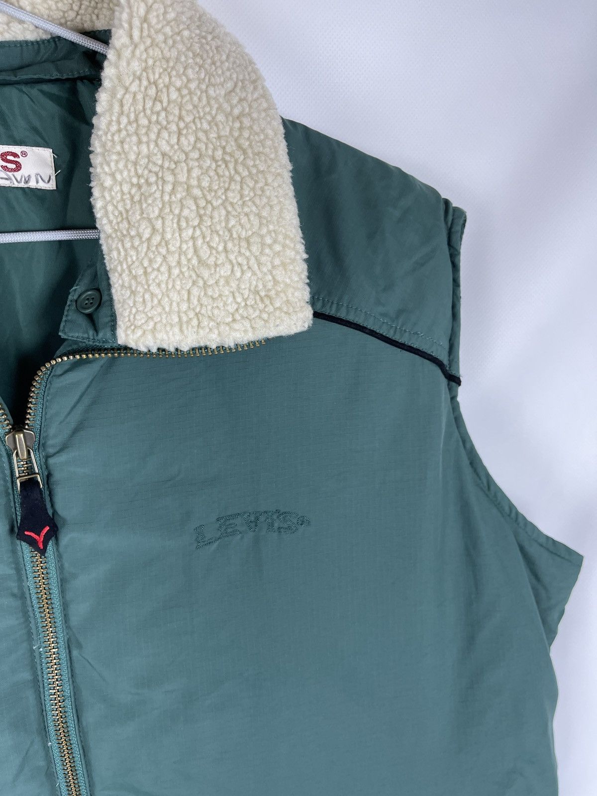 Levi's Levi’s vintage nylon down vest fake sheep fur collar gilet Size US XL / EU 56 / 4 - 9 Thumbnail