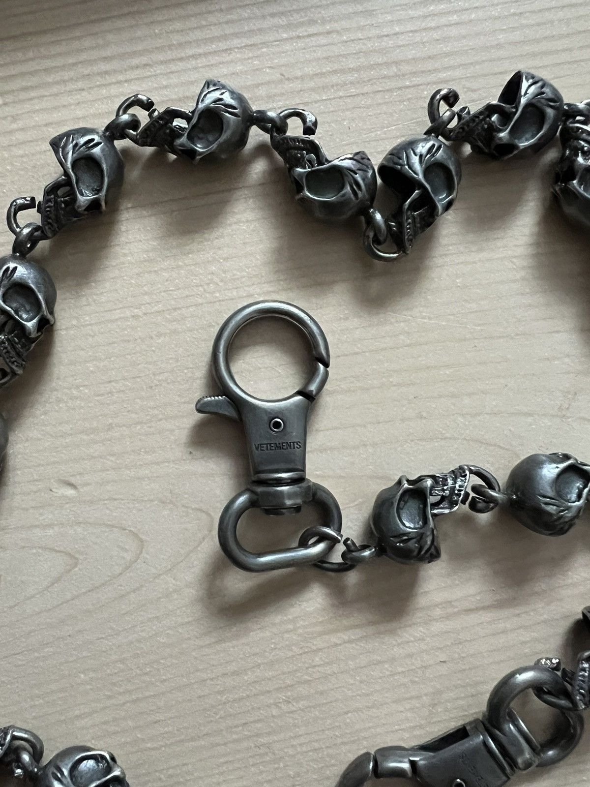 VETEMENTS SS19 METAL SKULL CHAIN