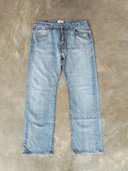 Vintage Vintage Levi's 501 Faded Distressed Jeans 34x31 | Grailed