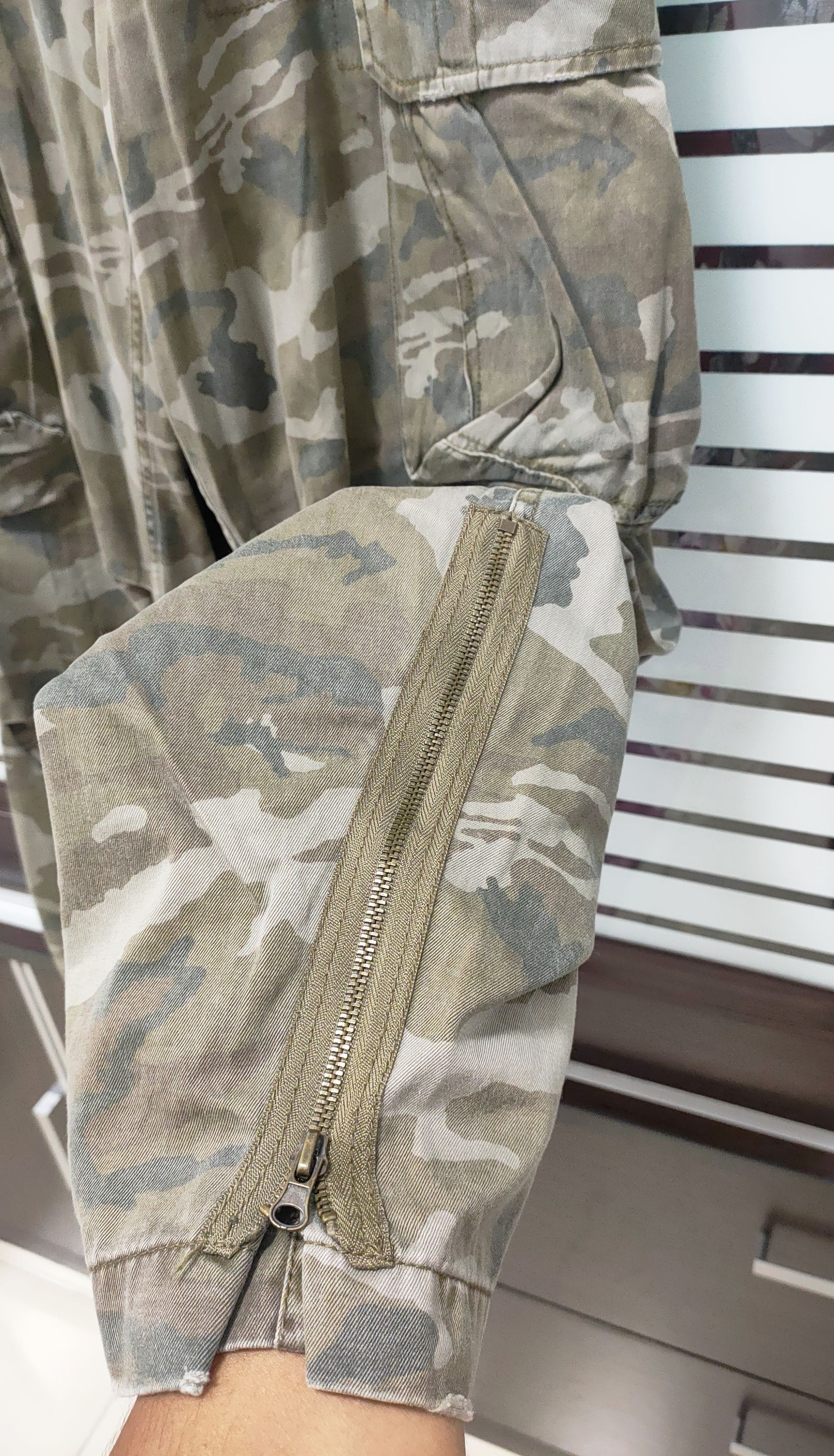 Japanese Brand Real Crush Clothing Multipocket Camo Pants Size US 31 - 5 Thumbnail