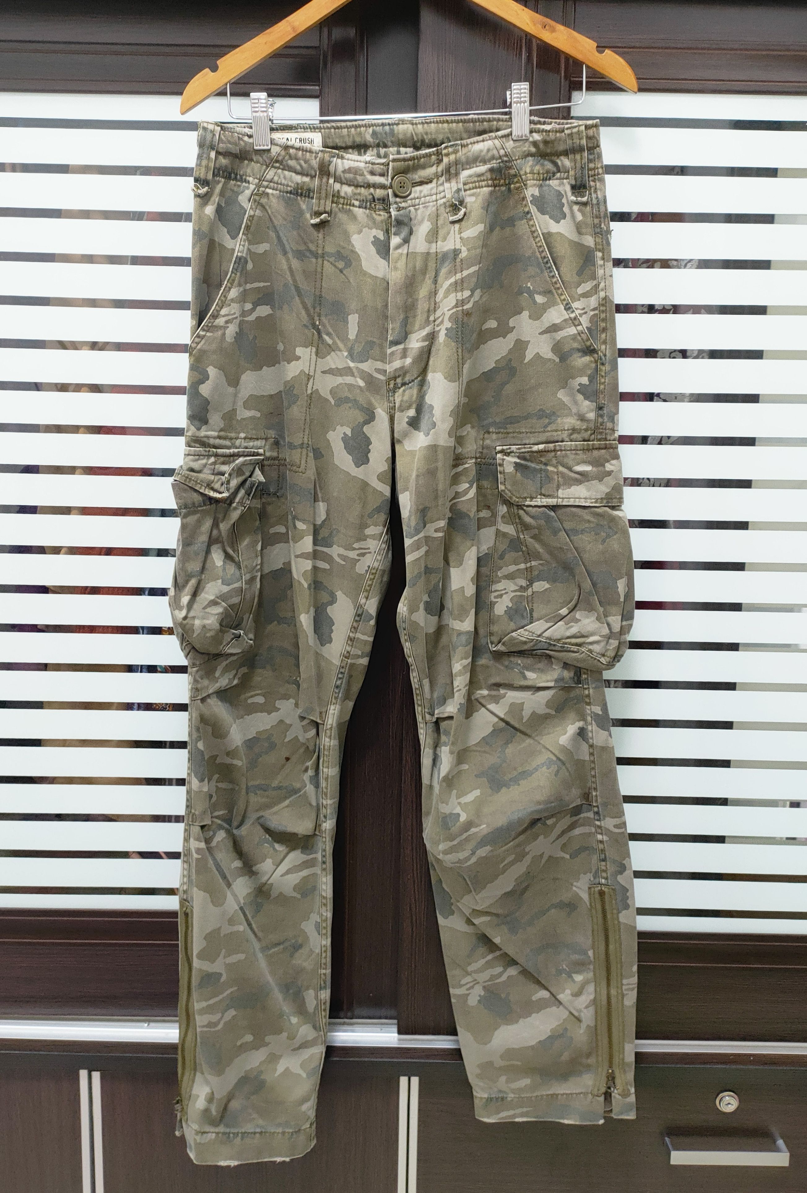 Japanese Brand Real Crush Clothing Multipocket Camo Pants Size US 31 - 1 Thumbnail