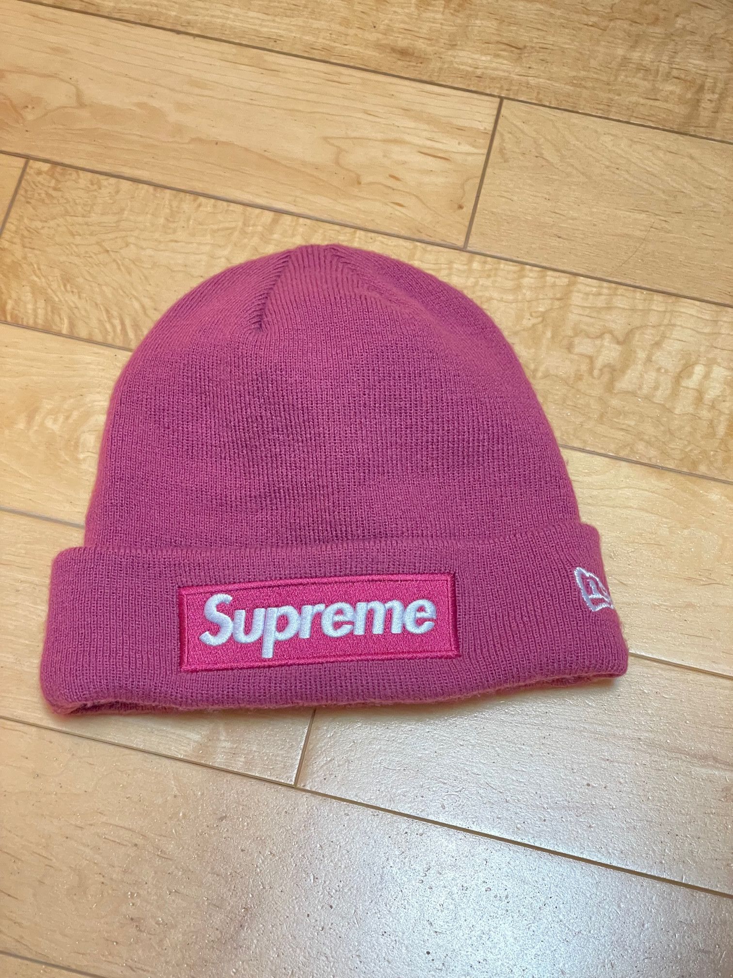 Supreme SUPREME NEW ERA BOX LOGO BEANIE PLUM FW21 Size ONE SIZE - 1 Thumbnail