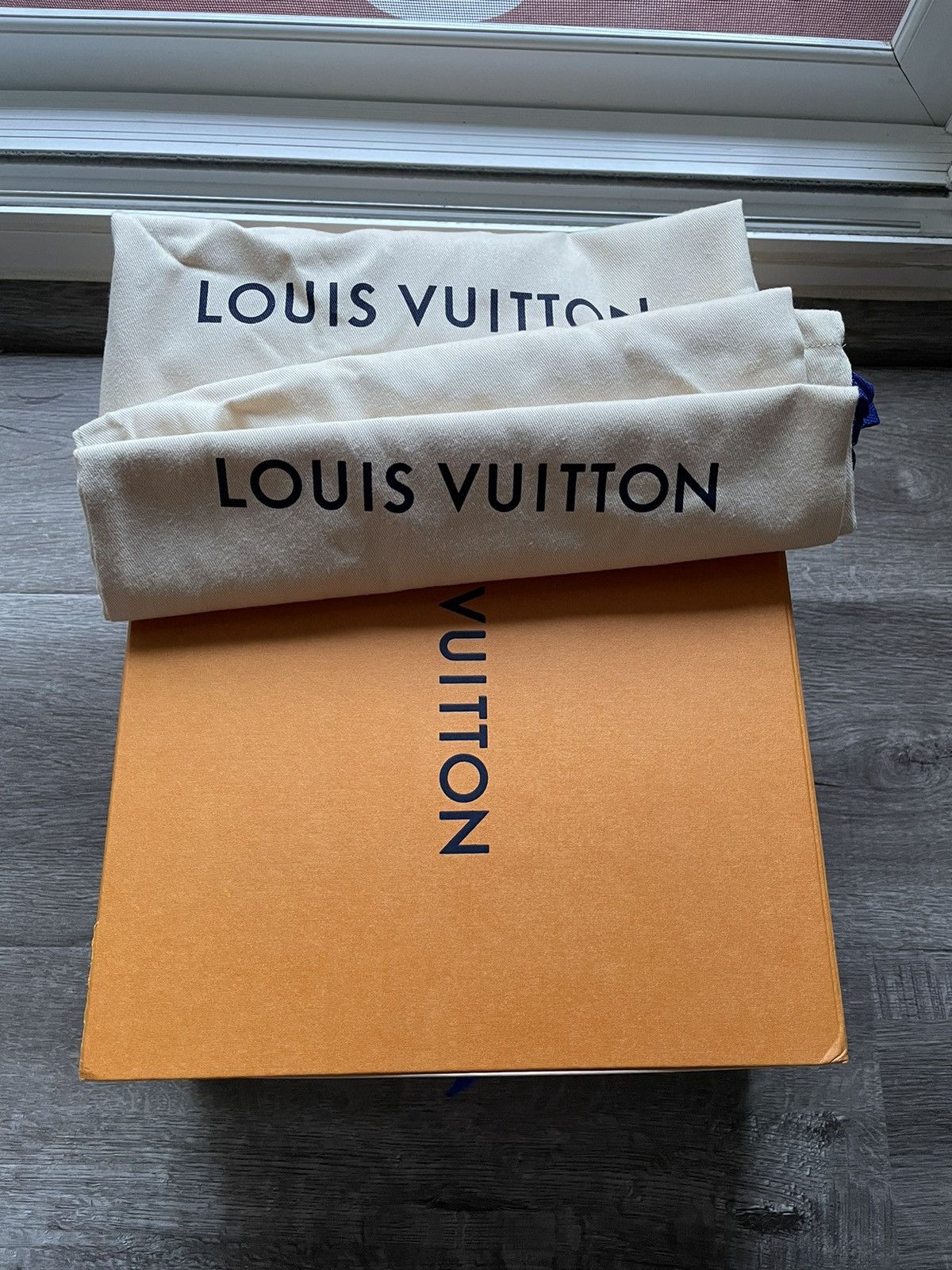 Louis Vuitton Louis Vuitton White Red Mesh Strap Trainer Sneaker Size US 10.5 / EU 43-44 - 15 Thumbnail