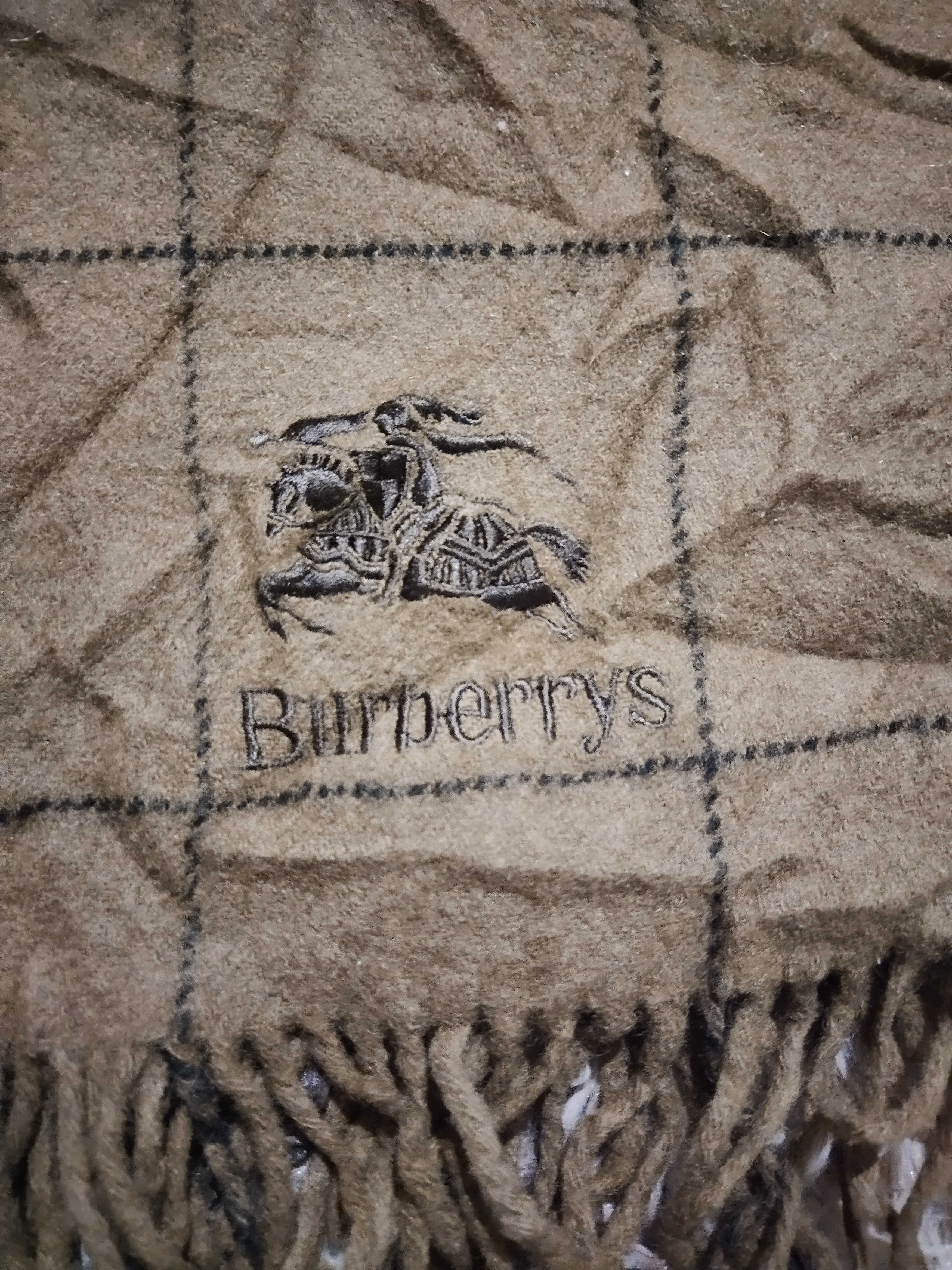 Burberry wool muffler