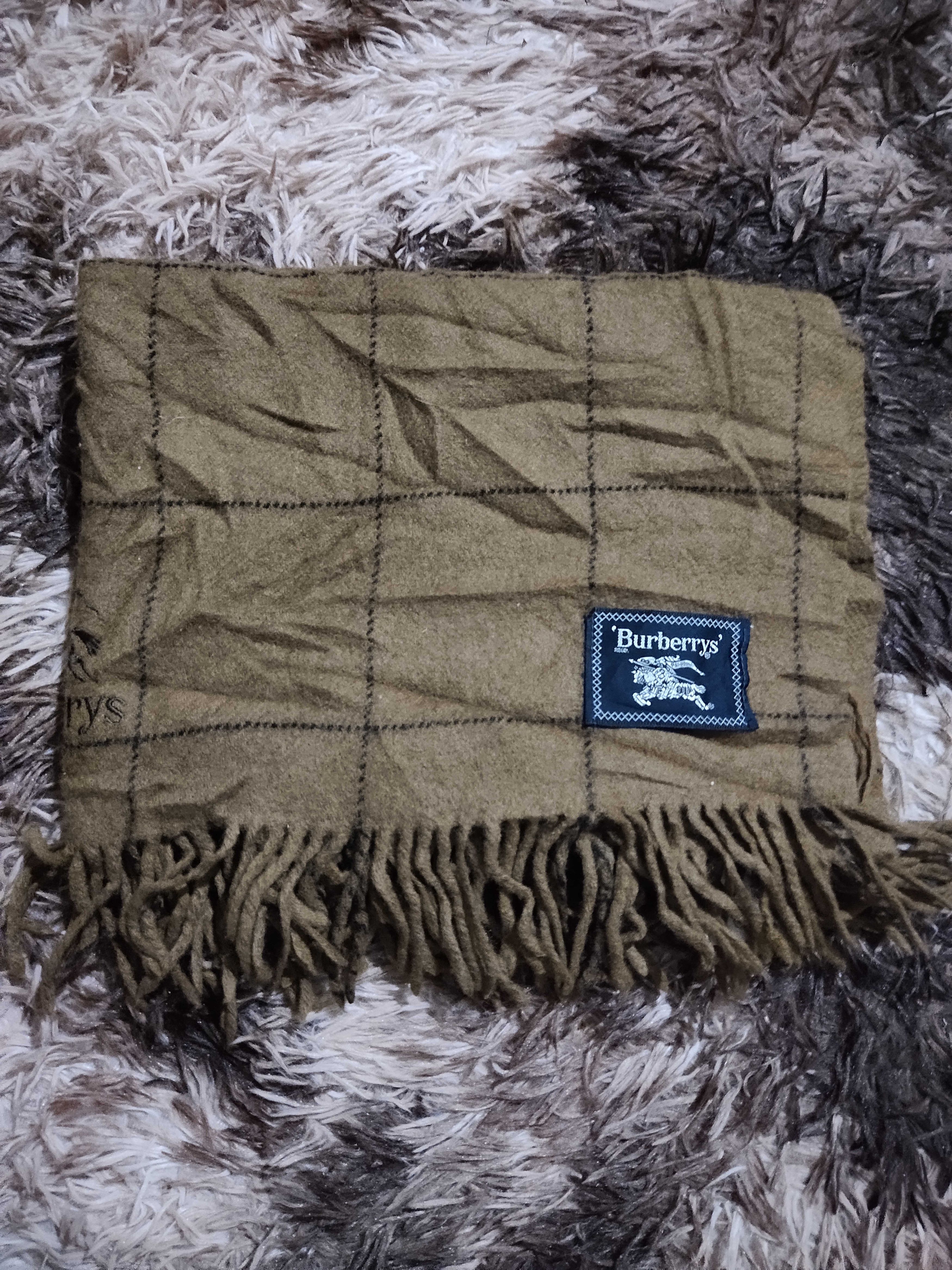 Burberry wool muffler