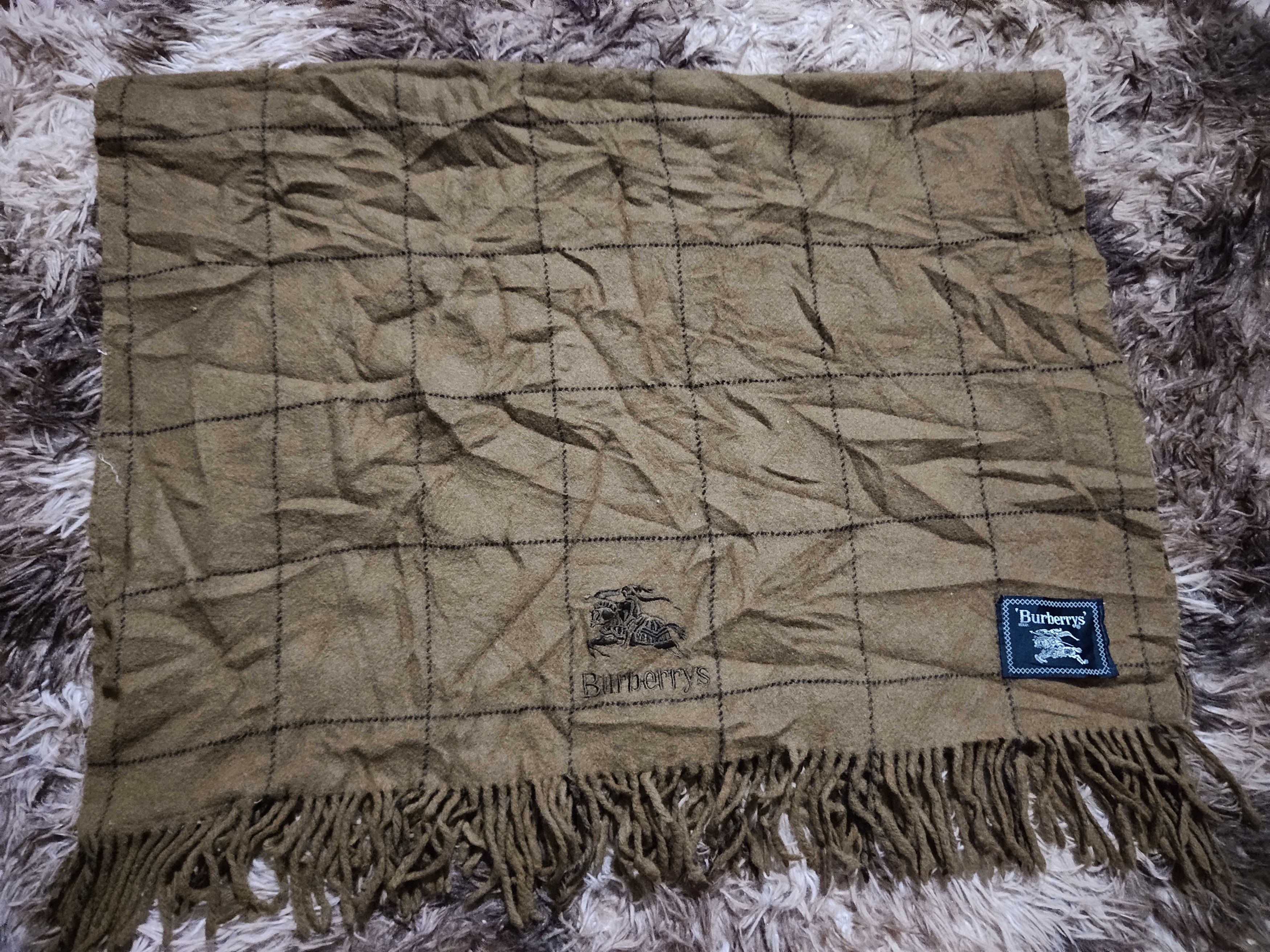 Burberry wool muffler