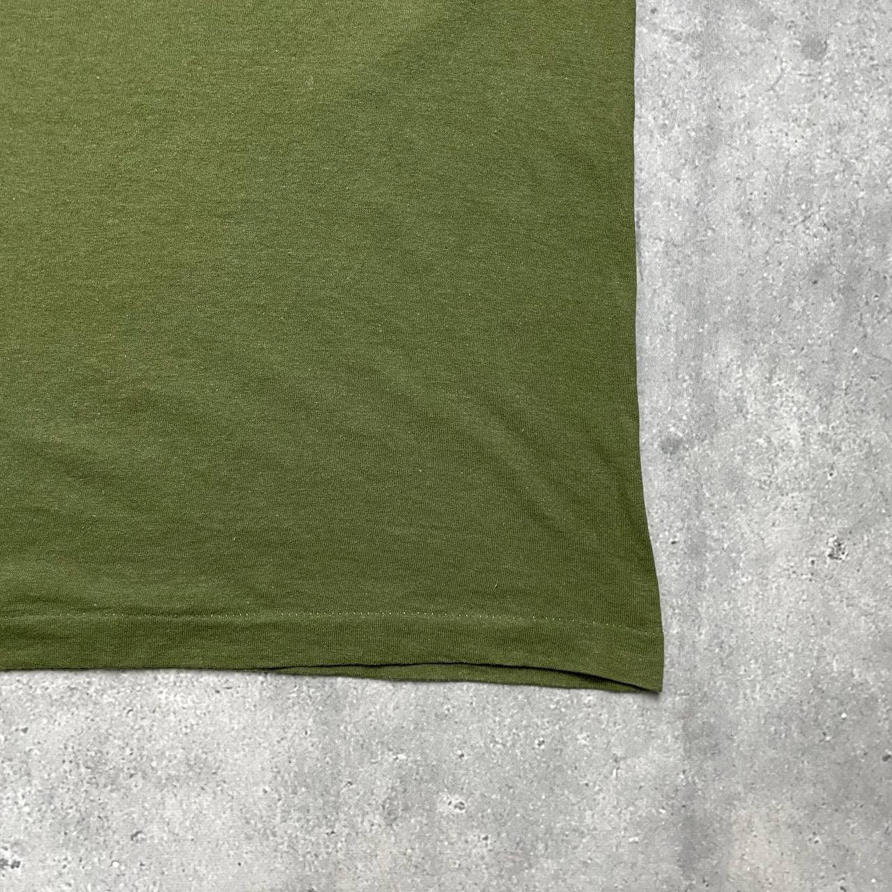 Vintage Vintage 90s British Army Arma Pacis Fulcra T Shirt Green L Size US L / EU 52-54 / 3 - 9 Thumbnail