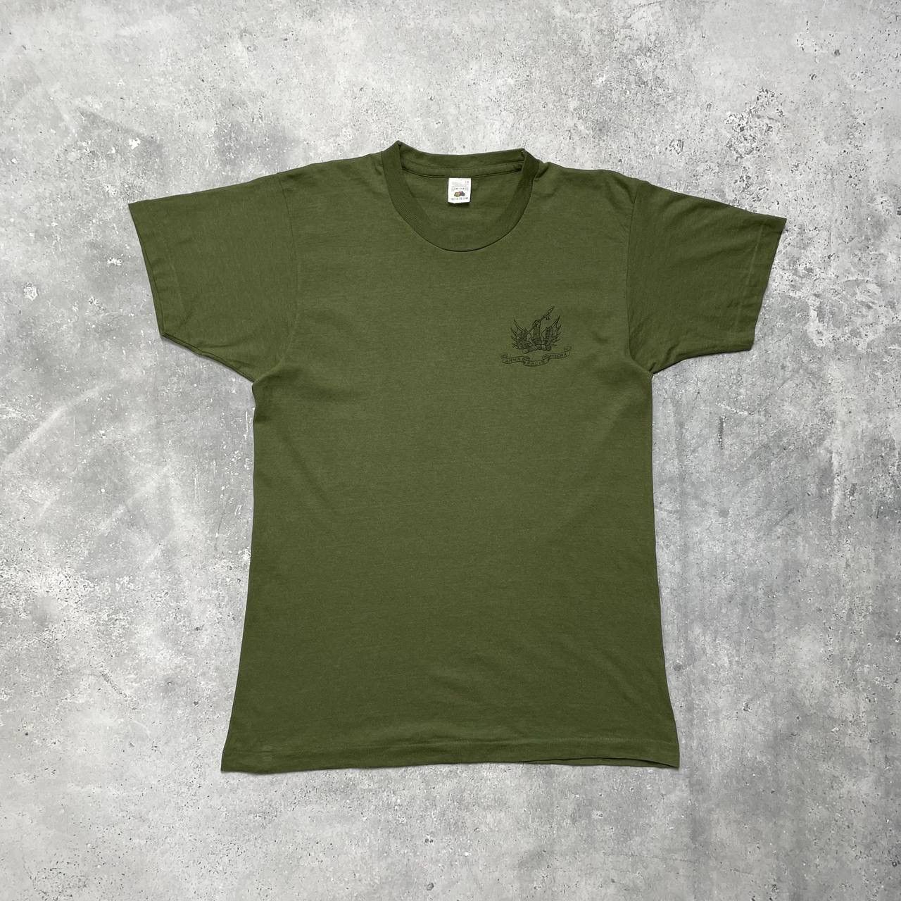 Vintage Vintage 90s British Army Arma Pacis Fulcra T Shirt Green L Size US L / EU 52-54 / 3 - 1 Thumbnail