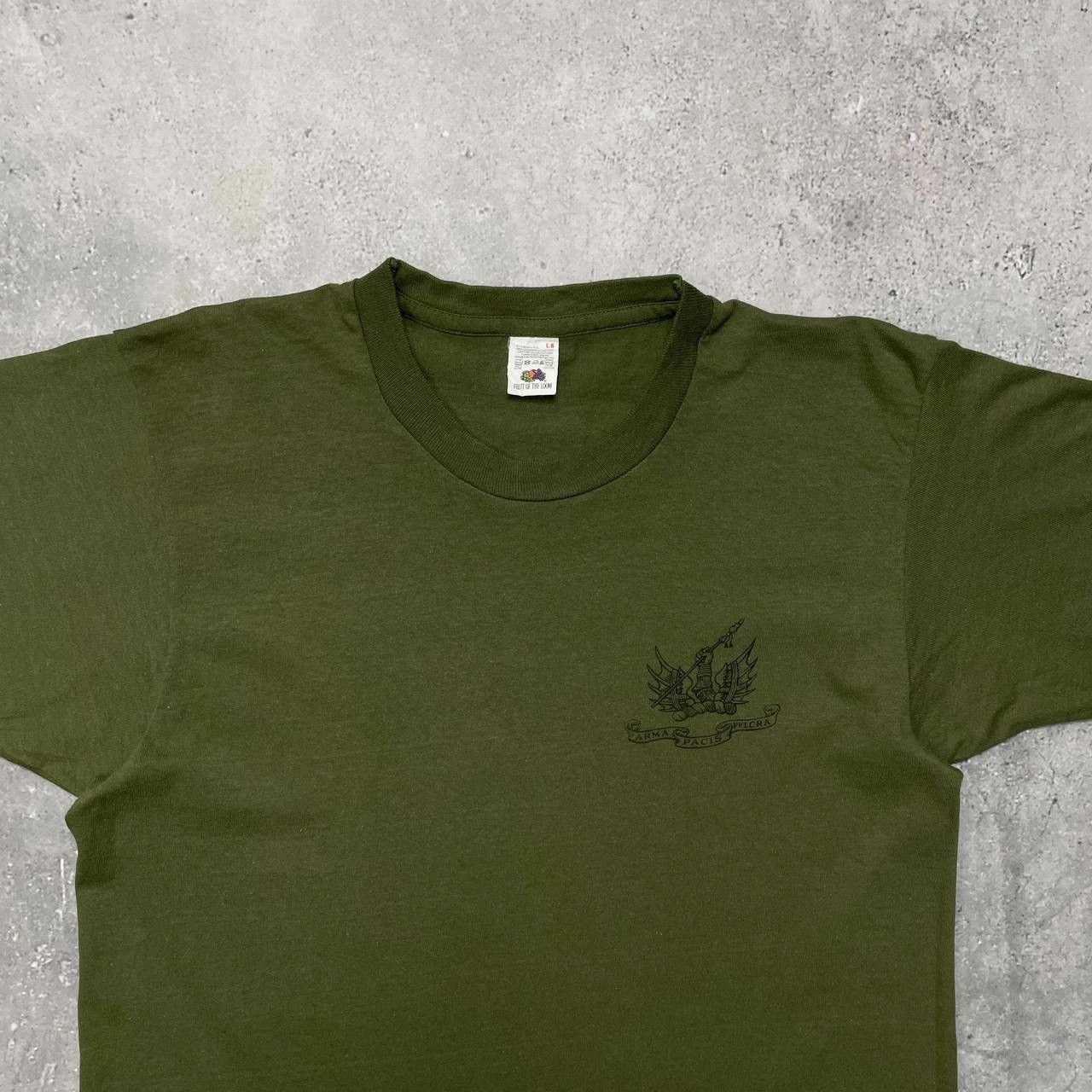 Vintage Vintage 90s British Army Arma Pacis Fulcra T Shirt Green L Size US L / EU 52-54 / 3 - 2 Thumbnail