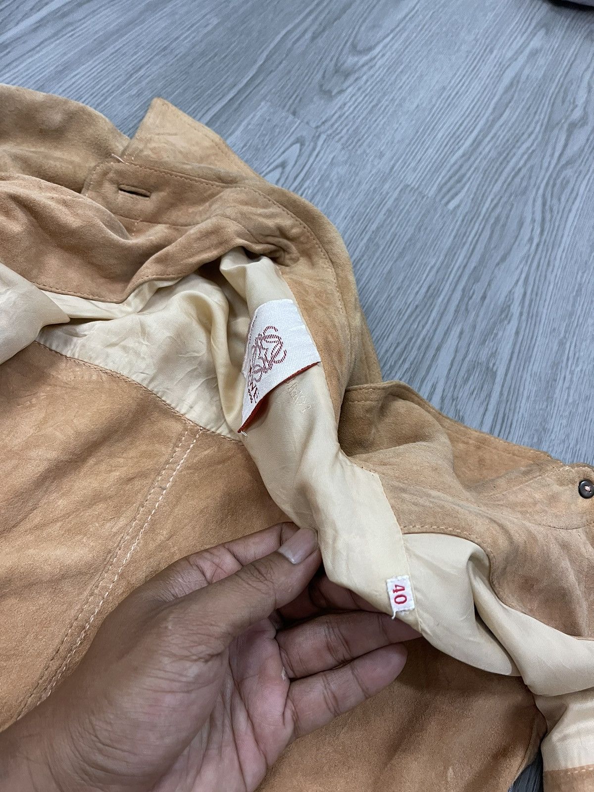 Loewe × Vintage Vintage Loewe Soft Suede Leather Sleeveless shirt Size US M / EU 48-50 / 2 - 11 Thumbnail