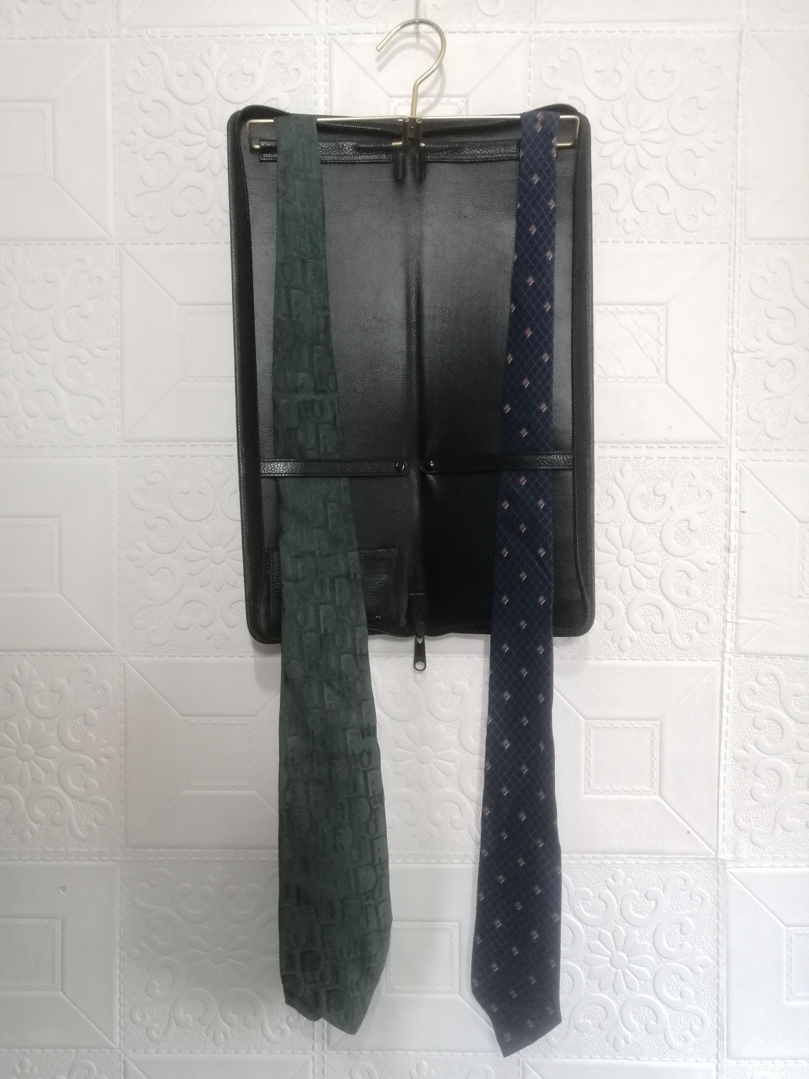 Burberry Vintage Burberrys Leather Tie Holder Bag Size ONE SIZE - 10 Thumbnail