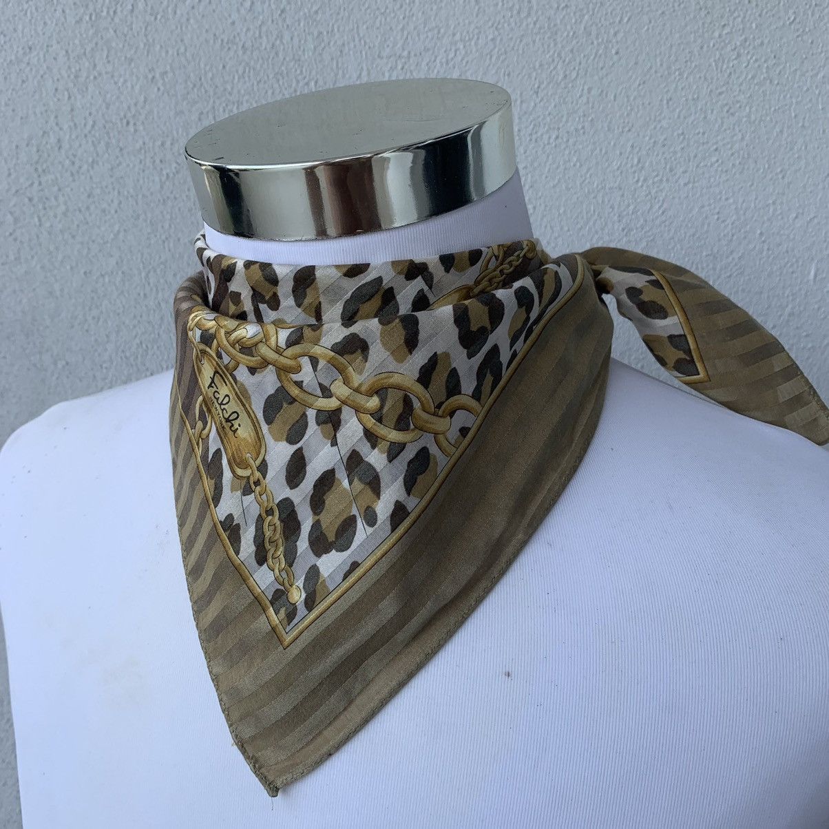 Other CARLOS FALCHI new york silk scarf. vintage design Size ONE SIZE - 6 Thumbnail