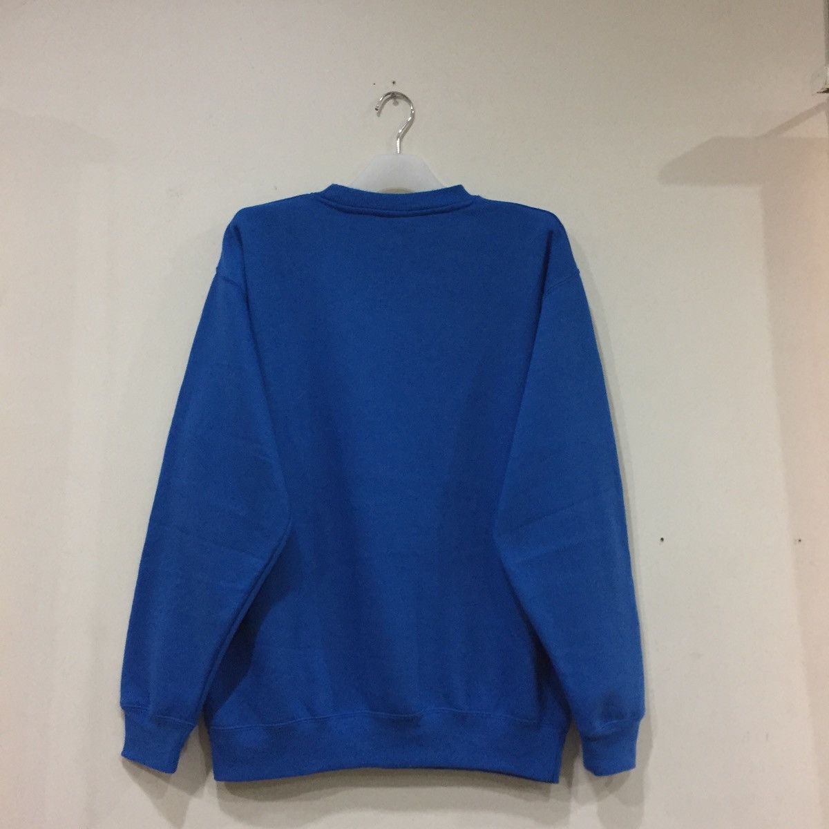 Other LOWES sweatshirt plain color. Australian brand Size US L / EU 52-54 / 3 - 5 Thumbnail