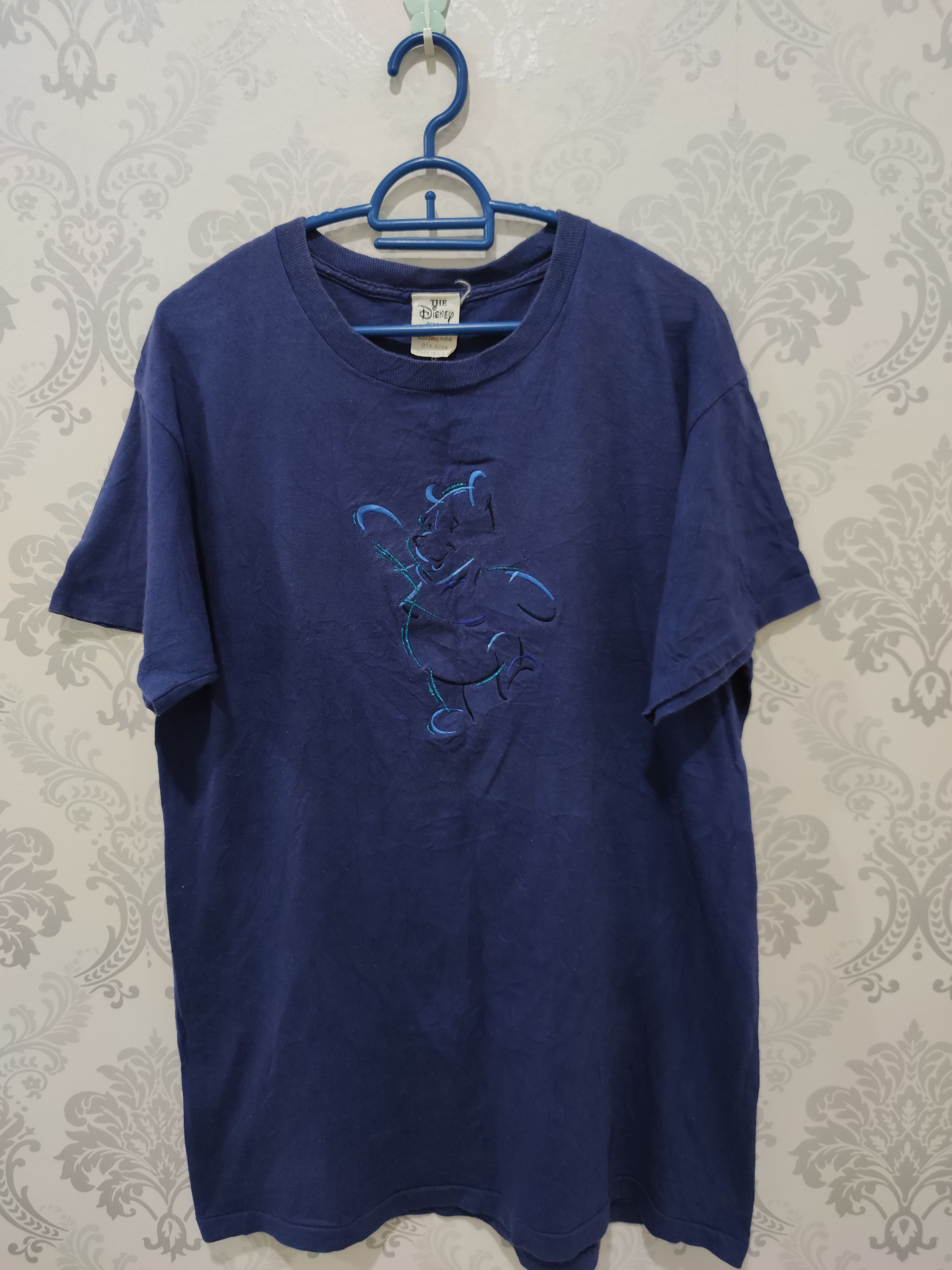 Disney × Vintage 90's Winnie The Pooh Single Stitch Embroidered shirt Size US S / EU 44-46 / 1 - 1 Thumbnail