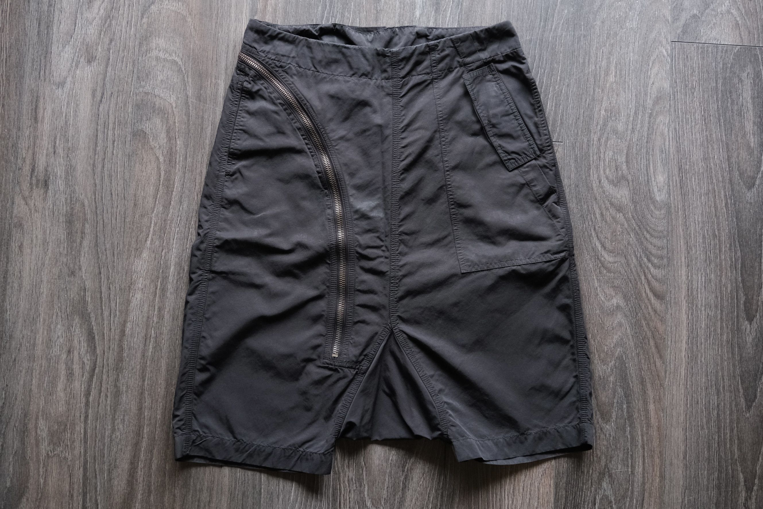image of Rick Owens Aircut Pod Shorts in Black, Men's (Size 32)