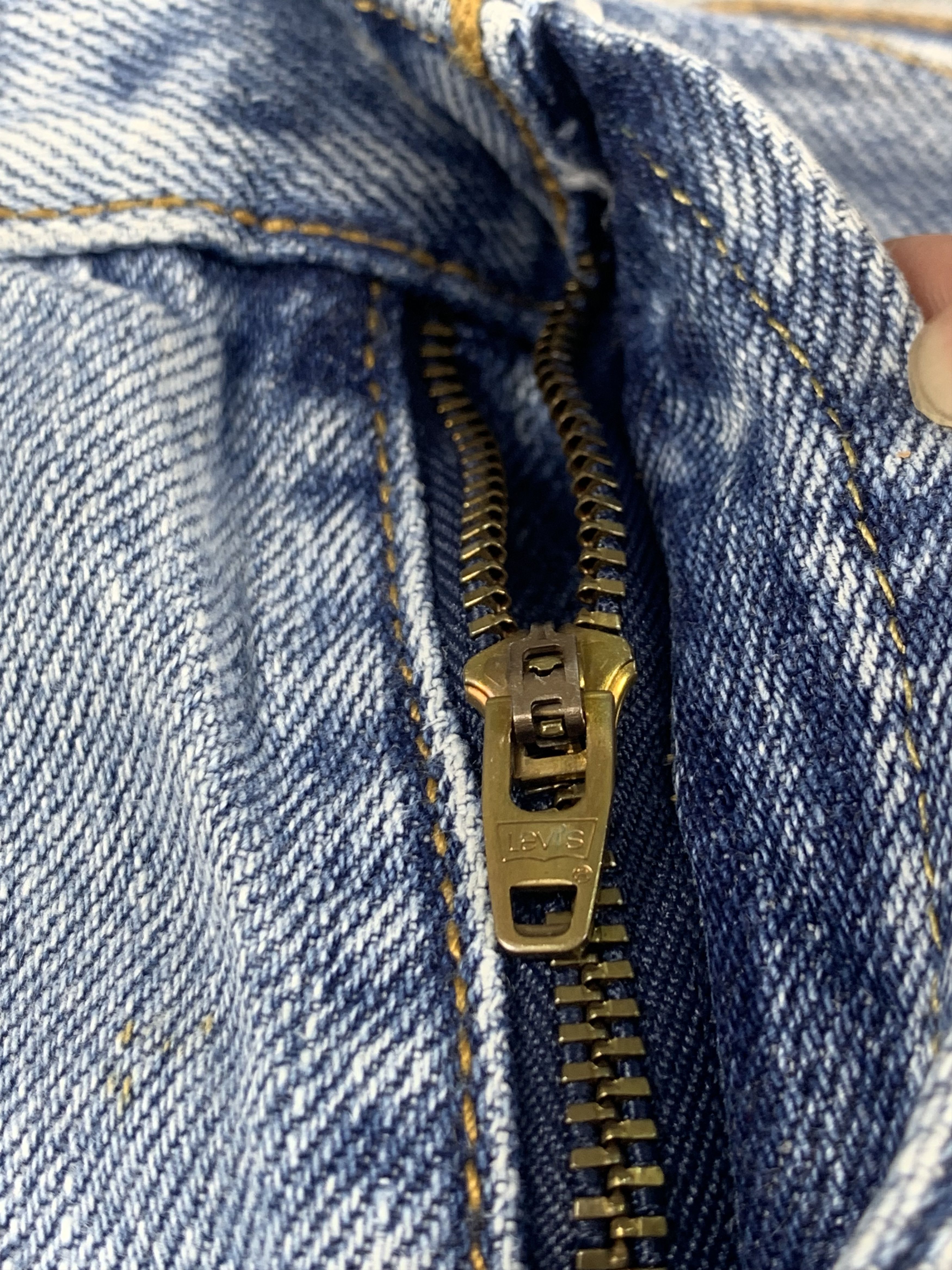 Levi's Vintage Levis 550 Light Wash Jeans DP1906 Size US 43 - 10 Thumbnail