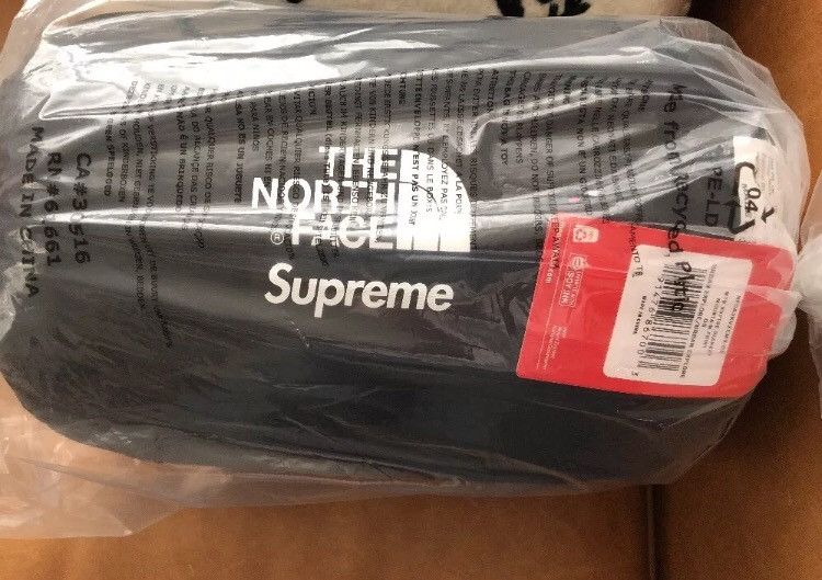 Supreme The North Face Mountain Nupste Blanket | Grailed