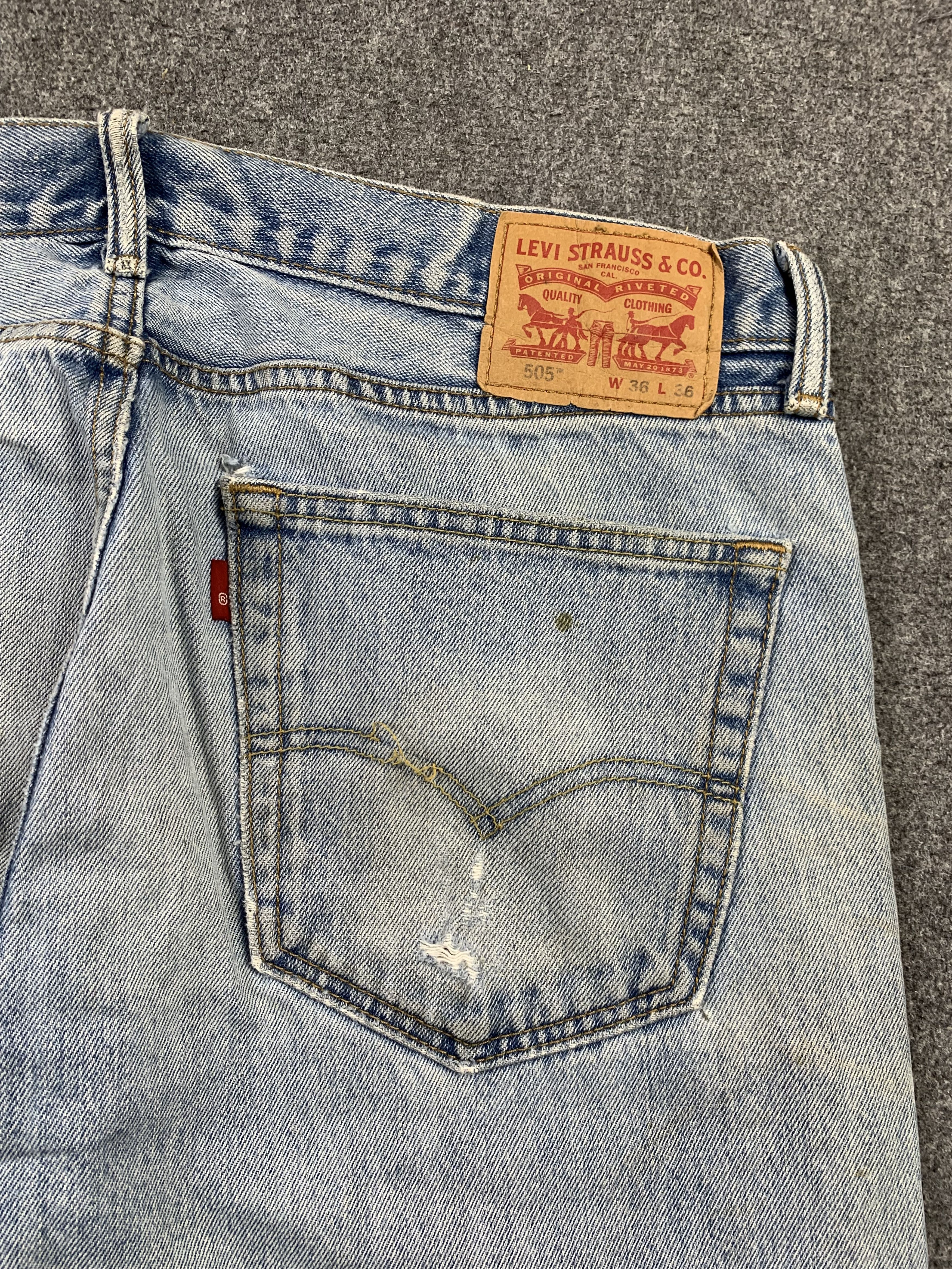 Vintage Levis 505 Light Wash Jeans DP2195