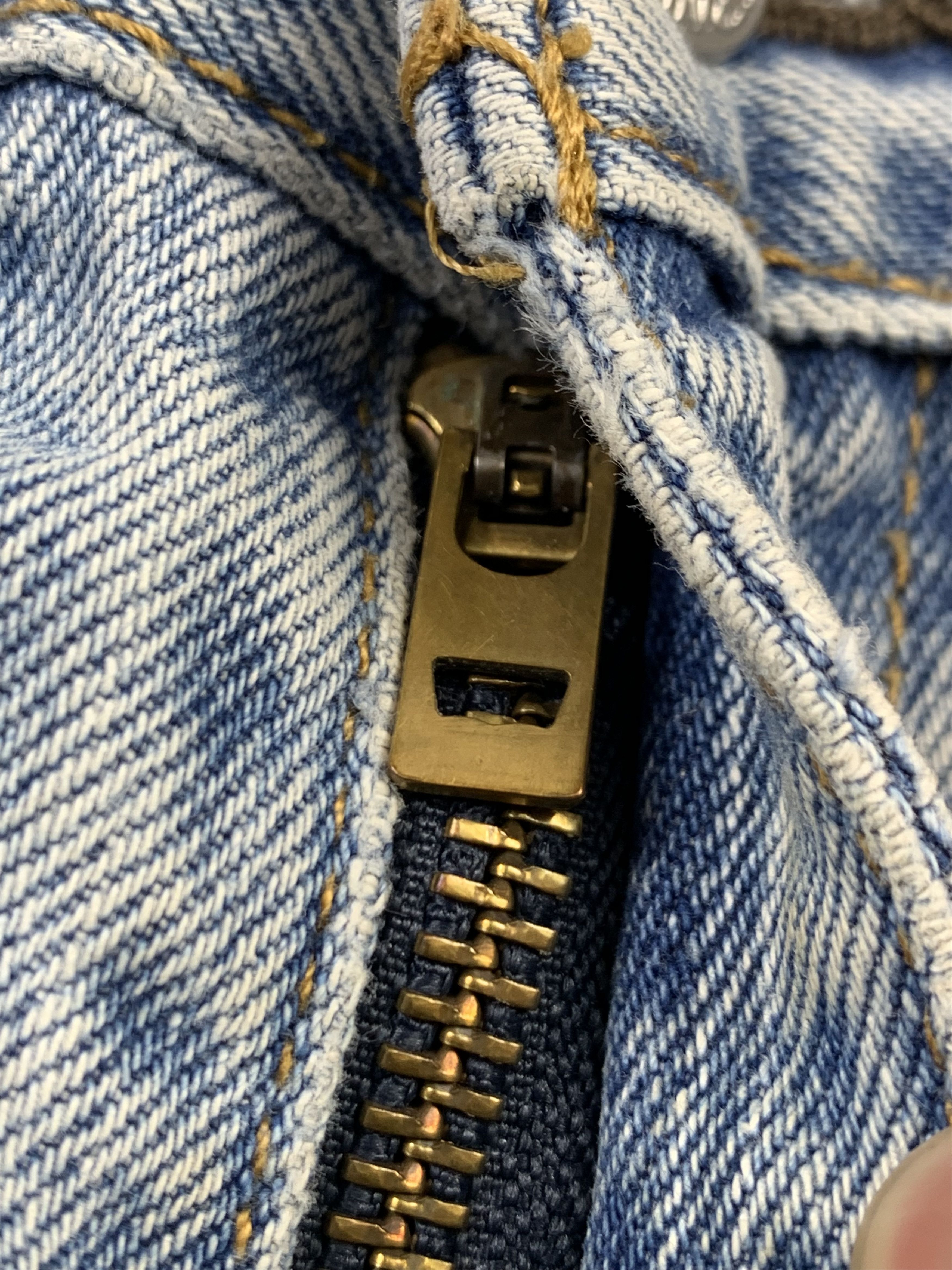 Vintage Levis 505 Light Wash Jeans DP2195