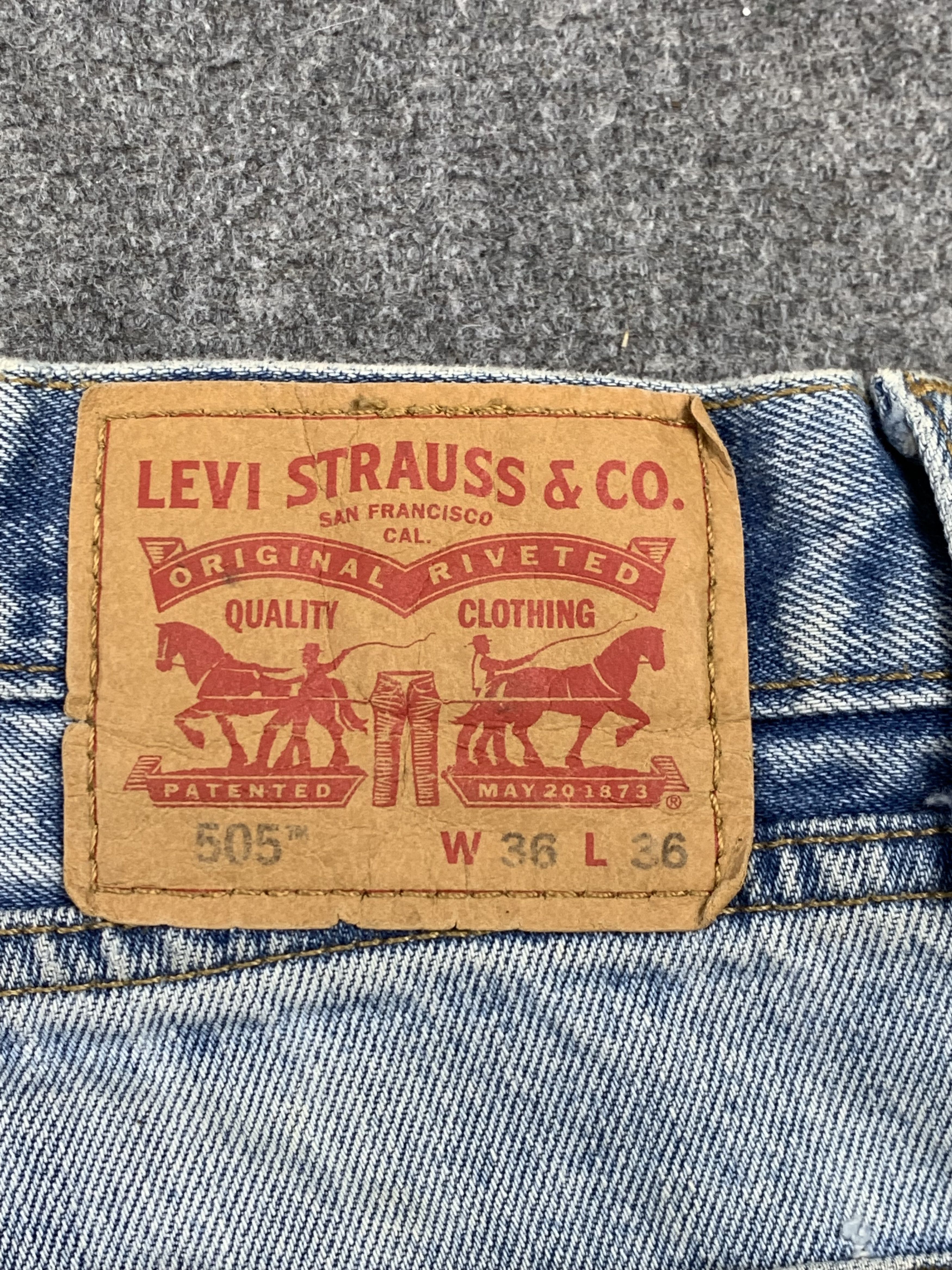 Vintage Levis 505 Light Wash Jeans DP2195