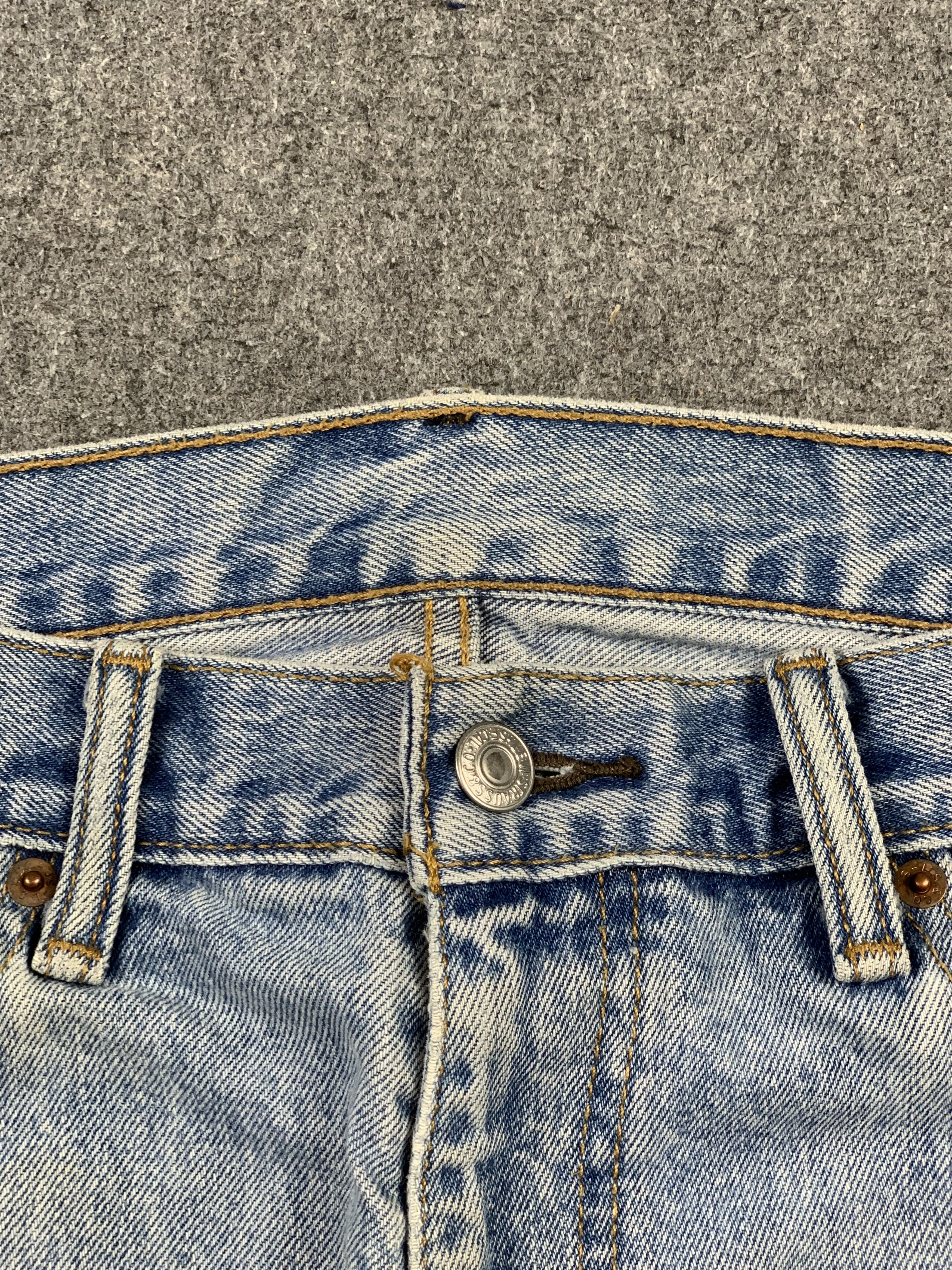 Vintage Levis 505 Light Wash Jeans DP2195