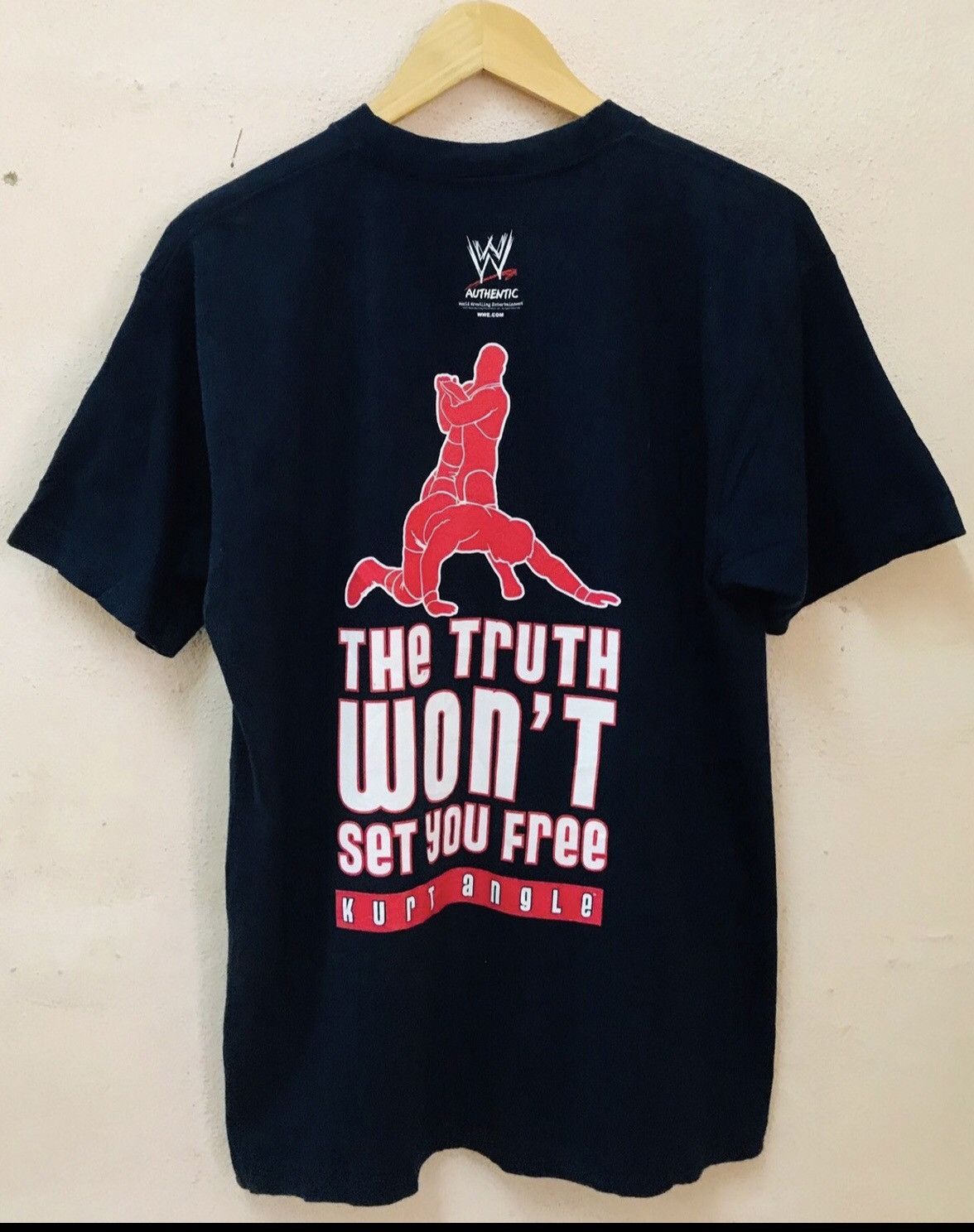 WCW/nWo × WWE × WWF Vintage Kurt Angle WWE Professional Wrestler Tshirt Size US L / EU 52-54 / 3 - 1 Thumbnail
