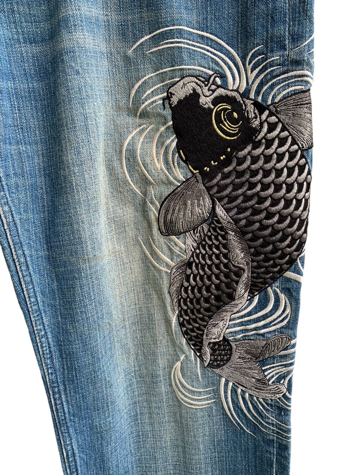 Japanese Brand Japanese Brand Kakakuri Tamashi Embroidery Fish Koi Jeans Size US 34 / EU 50 - 6 Thumbnail