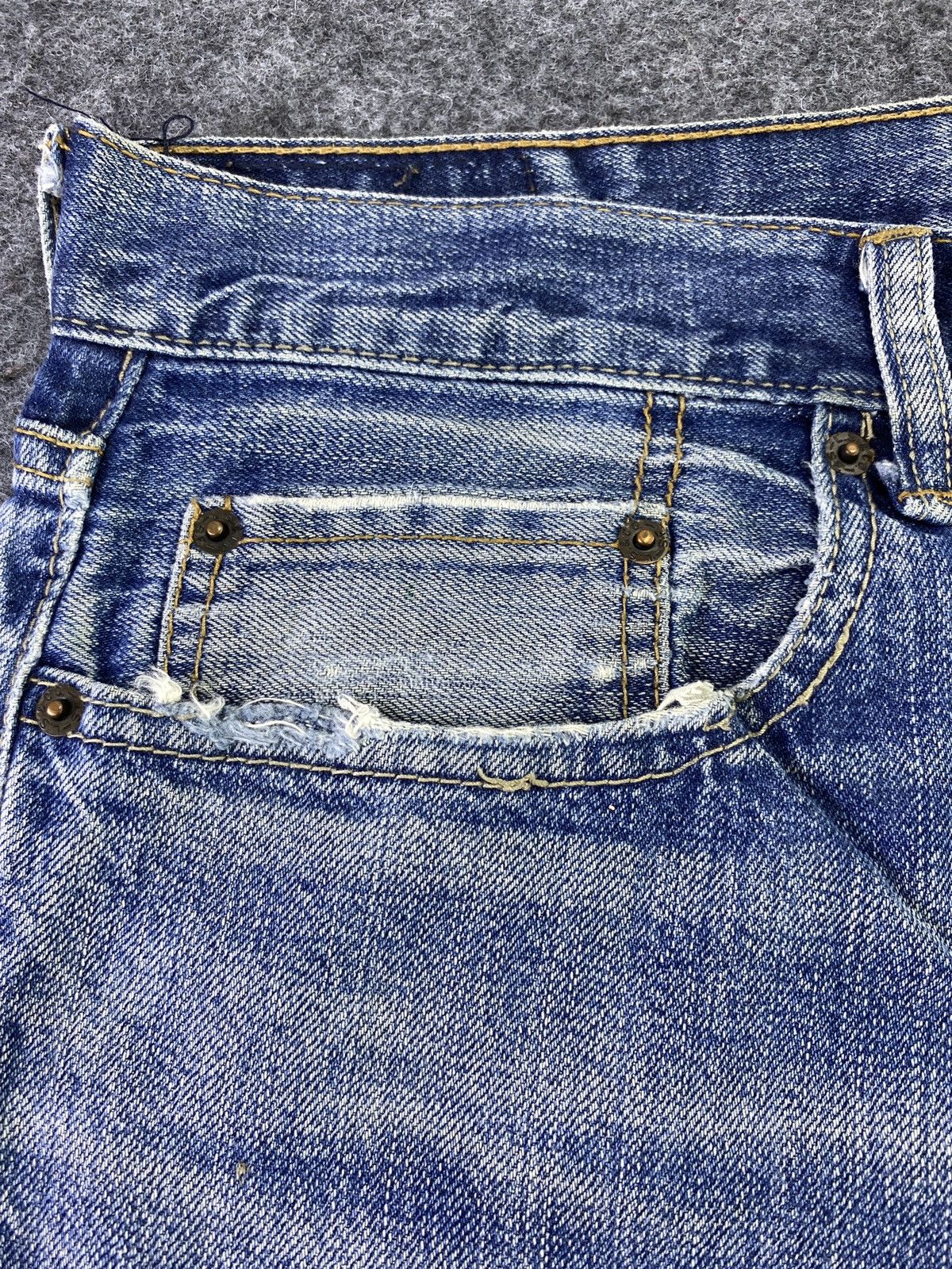 Jean VINTAGE LEVIS 559 DISTRESSED BLUE WASH JEANS -J535 Size US 36 / EU 52 - 12 Thumbnail