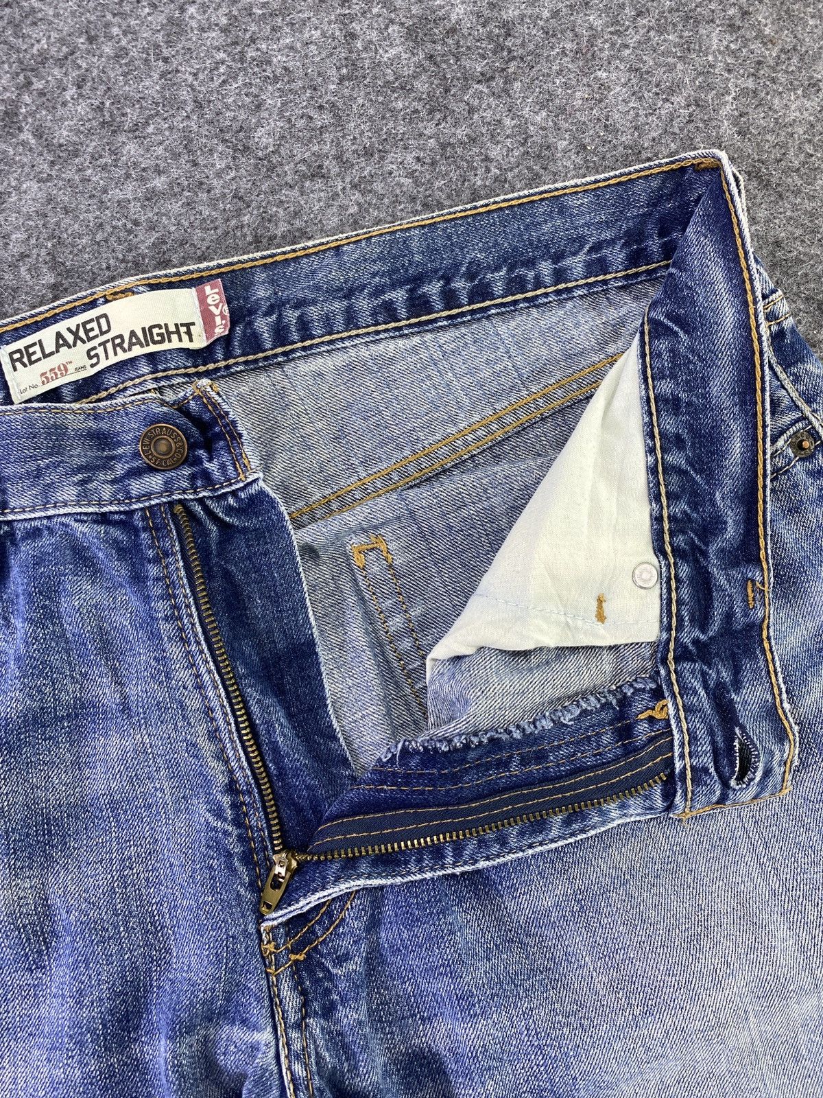 Jean VINTAGE LEVIS 559 DISTRESSED BLUE WASH JEANS -J535 Size US 36 / EU 52 - 5 Thumbnail