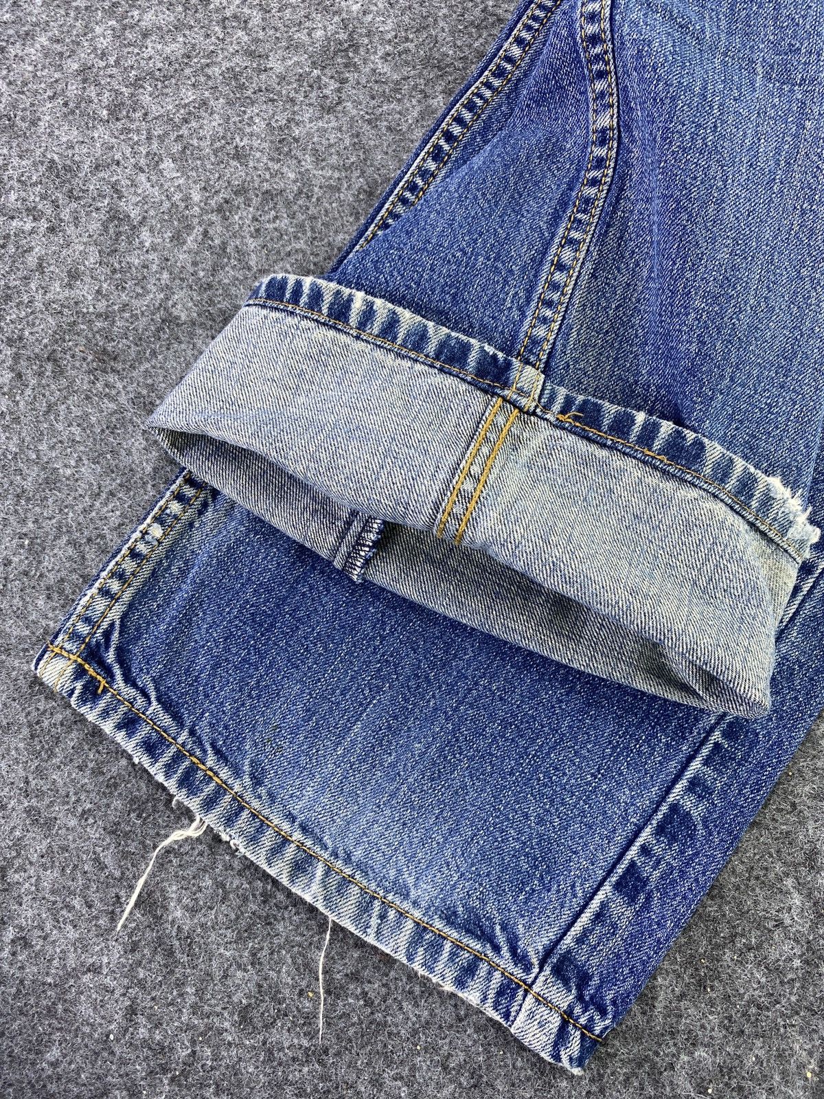 Jean VINTAGE LEVIS 559 DISTRESSED BLUE WASH JEANS -J535 Size US 36 / EU 52 - 9 Thumbnail