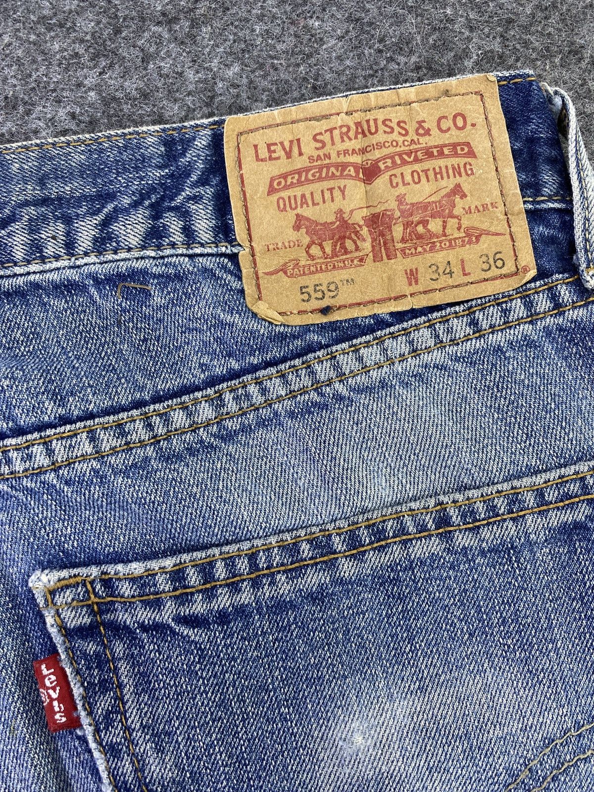 Jean VINTAGE LEVIS 559 DISTRESSED BLUE WASH JEANS -J535 Size US 36 / EU 52 - 11 Thumbnail