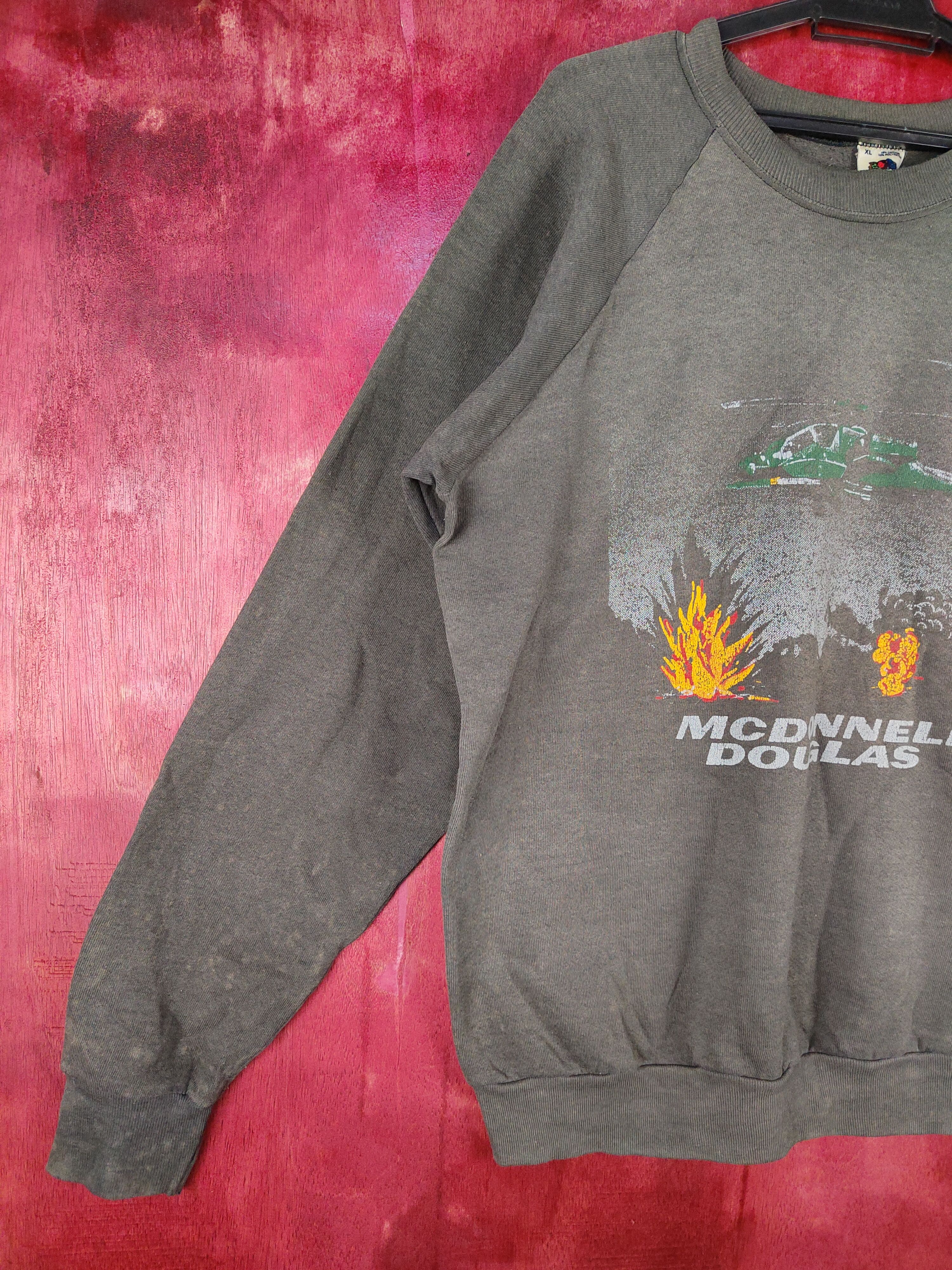Vintage DL McDonnell Douglas Apache airforce vtg Sweatshirt #4814 Size US XL / EU 56 / 4 - 4 Thumbnail