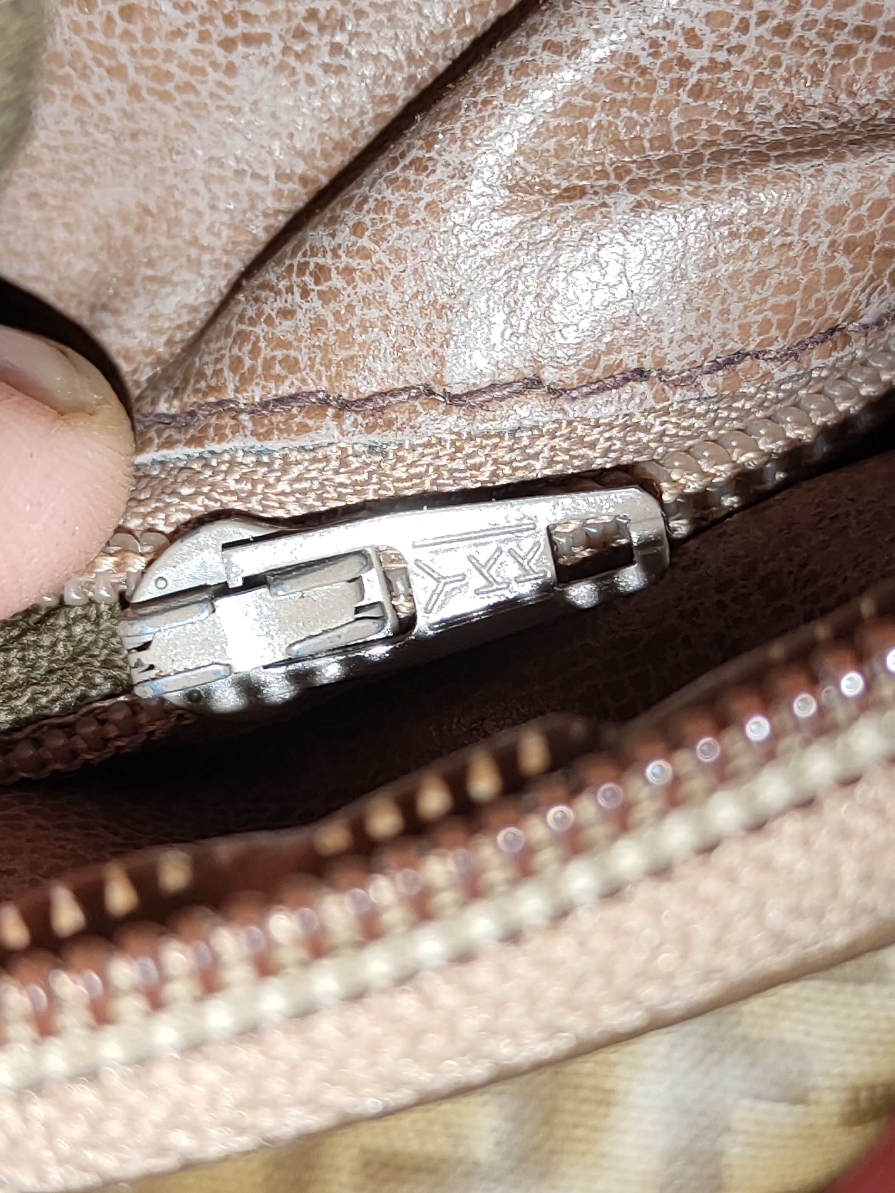 Fendi Fendi ff monogram Sling Bag #SB003 Size ONE SIZE - 18 Thumbnail