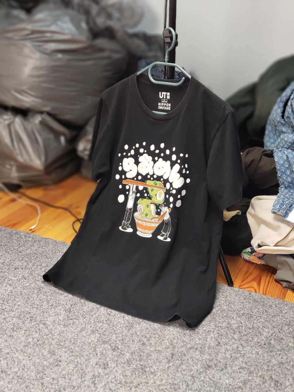 Uniqlo Uniqlo x Nippon Omiyage Black Logo Round Neck T shirt Tee Size US S / EU 44-46 / 1 - 15 Thumbnail