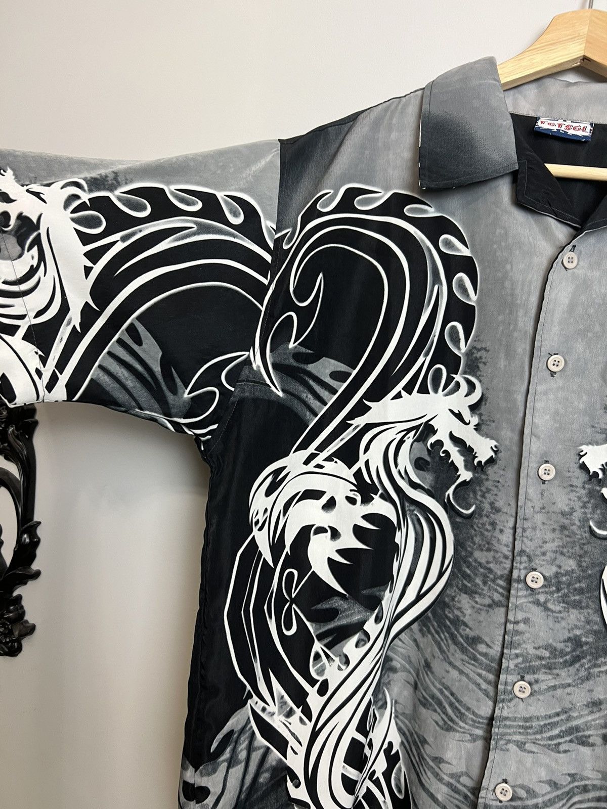 Japanese Brand Vintage Y2k Dragon Tribal Drip Button Up Shirt Lik Prada Y2k Size US L / EU 52-54 / 3 - 4 Thumbnail